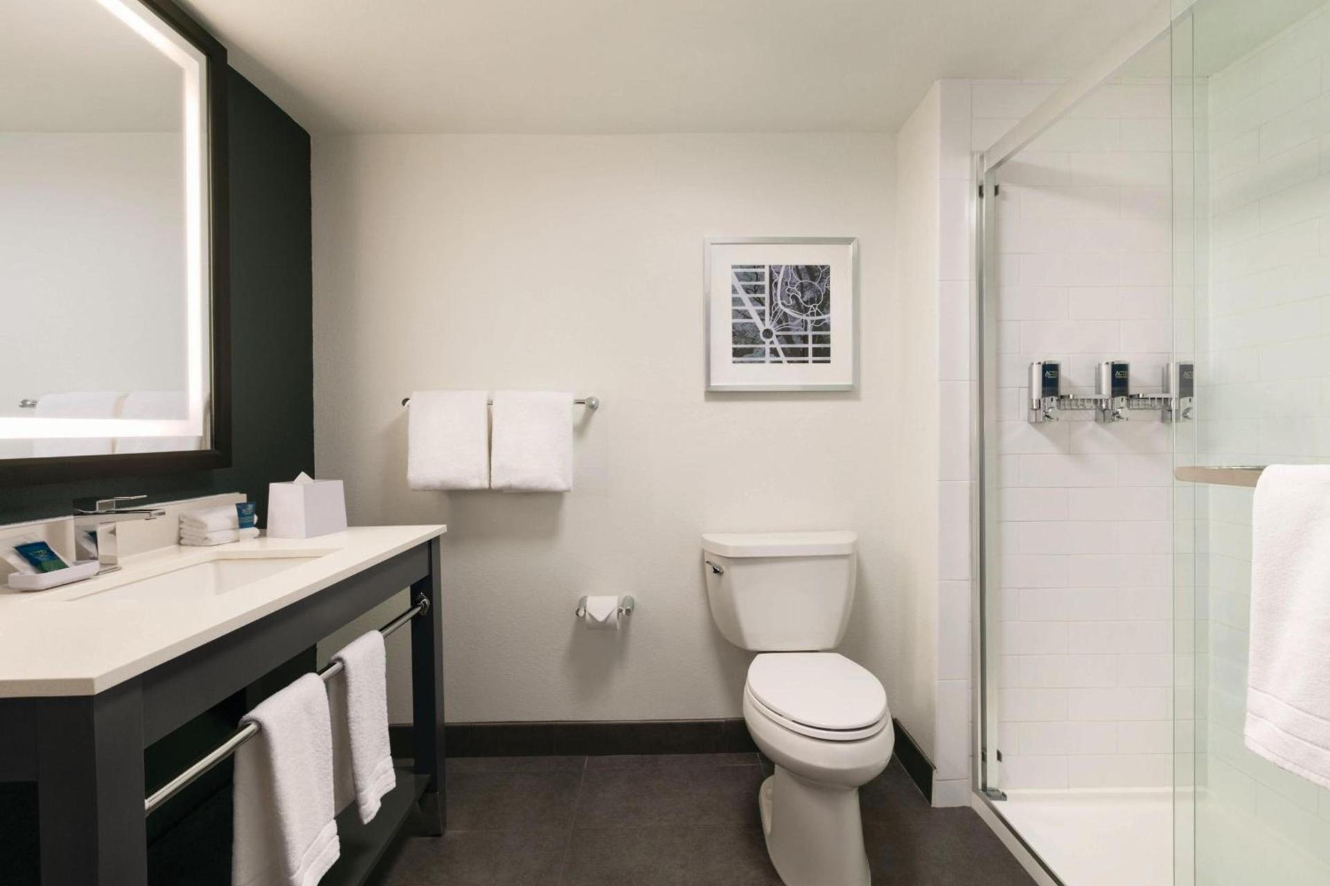 Four Points by Sheraton Raleigh Arena photo 17