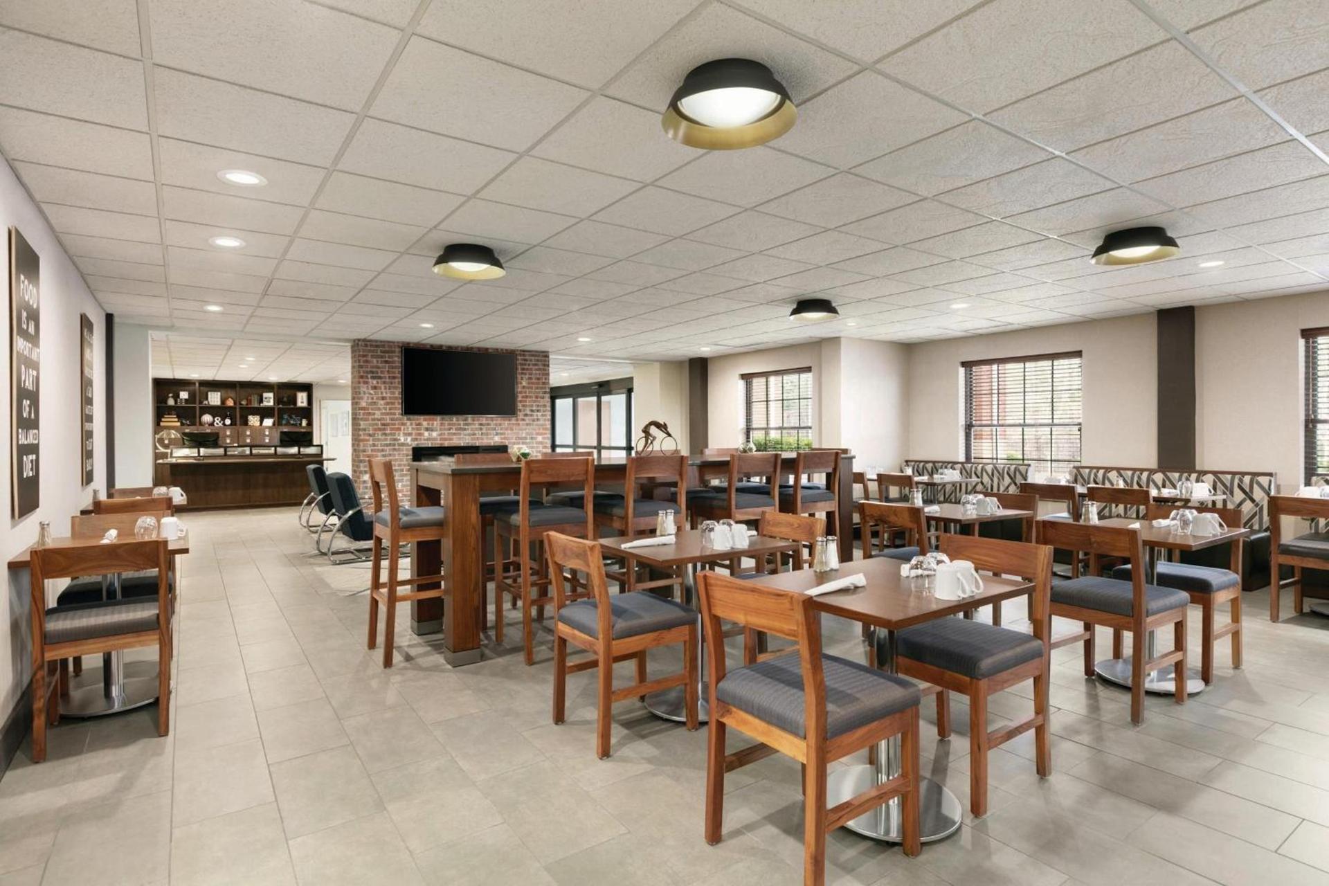 Four Points by Sheraton Raleigh Arena photo 28