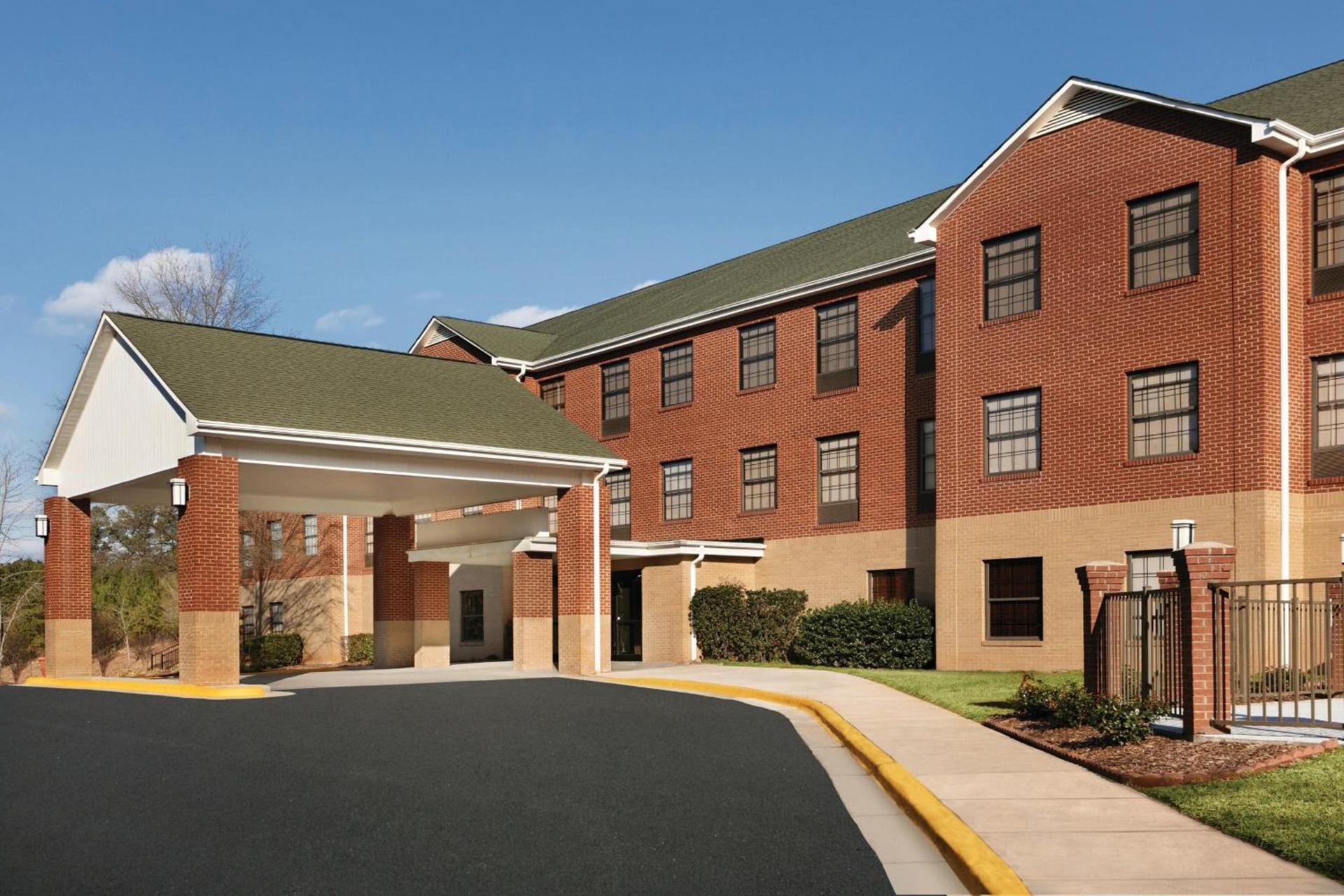Four Points by Sheraton Raleigh Arena photo 2