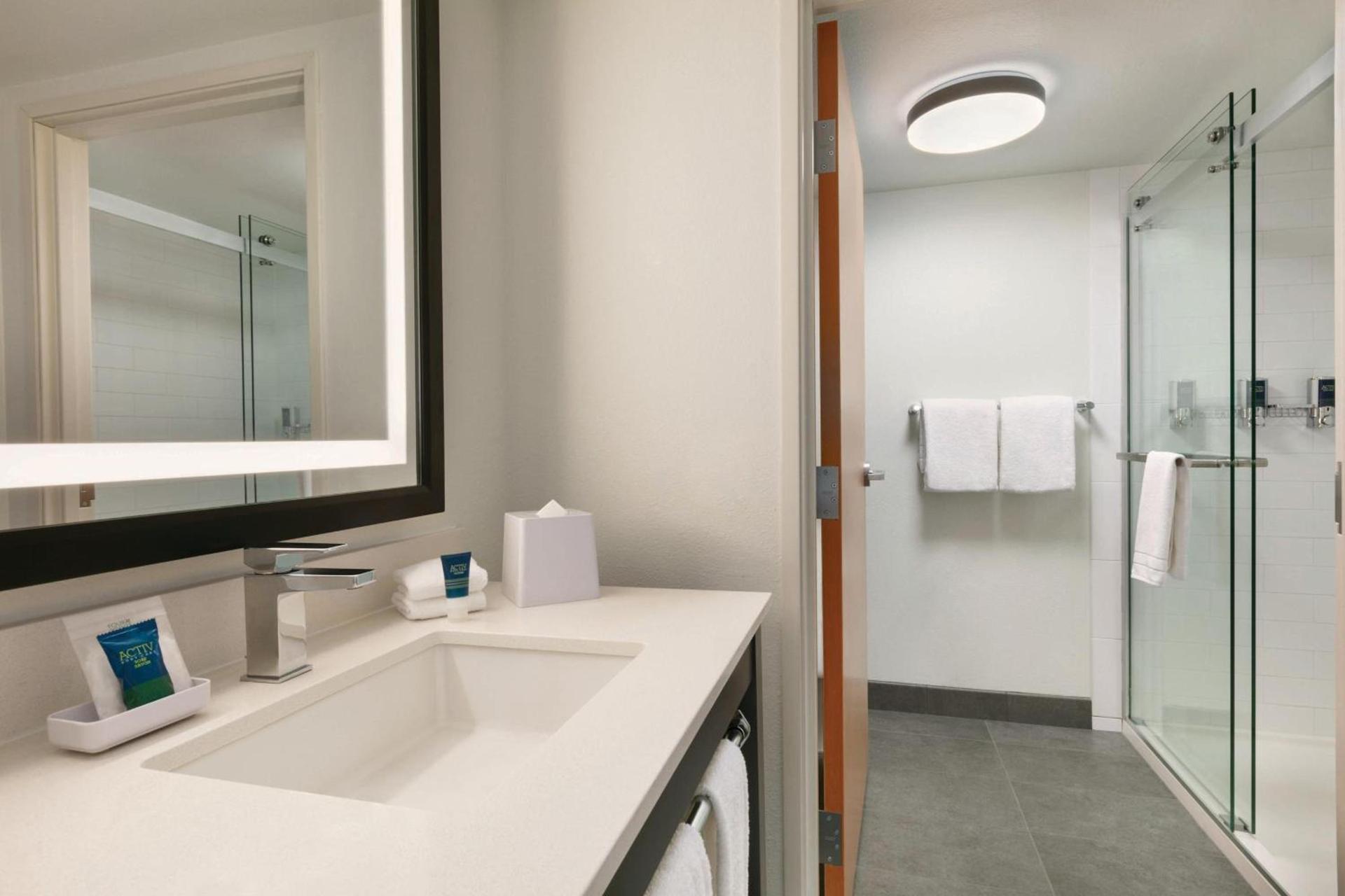 Four Points by Sheraton Raleigh Arena photo 24