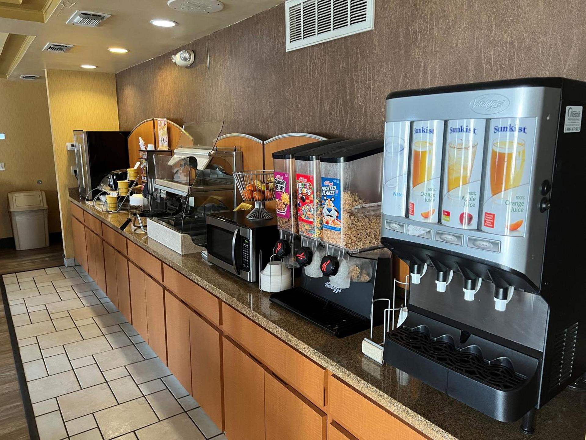 Days Inn by Wyndham Tulsa Central photo 24
