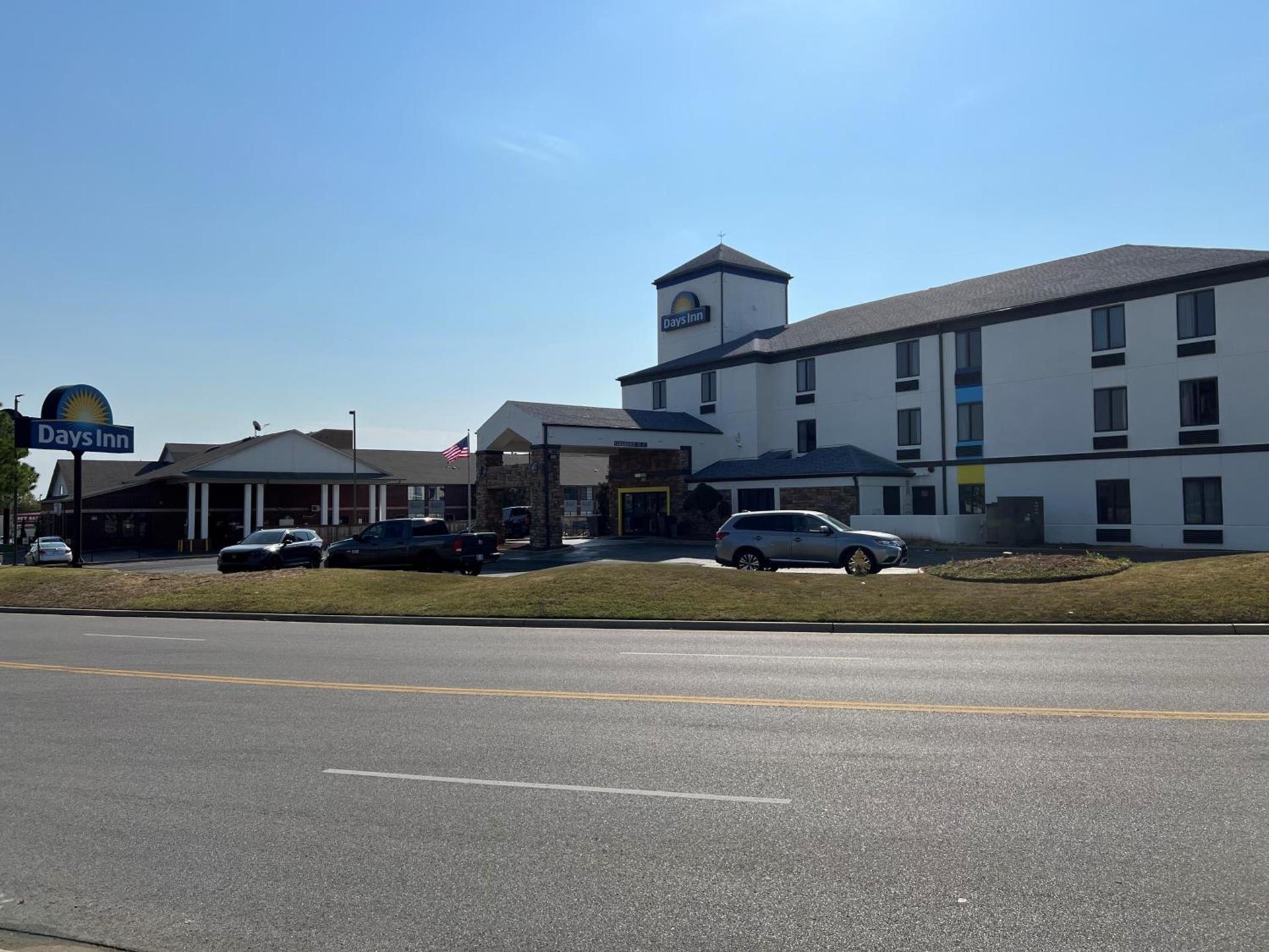 Days Inn by Wyndham Tulsa Central photo 26