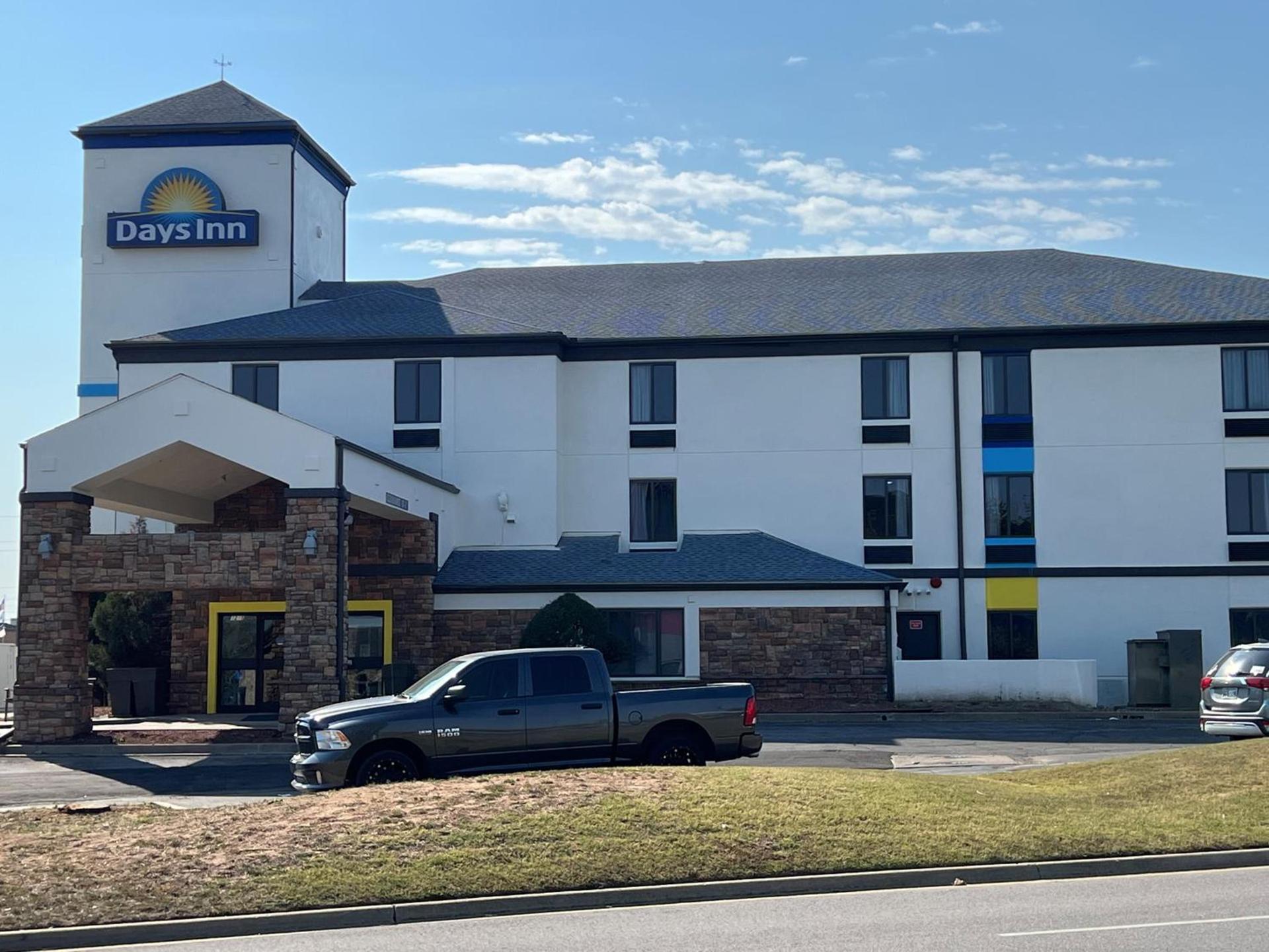 Days Inn by Wyndham Tulsa Central photo 25