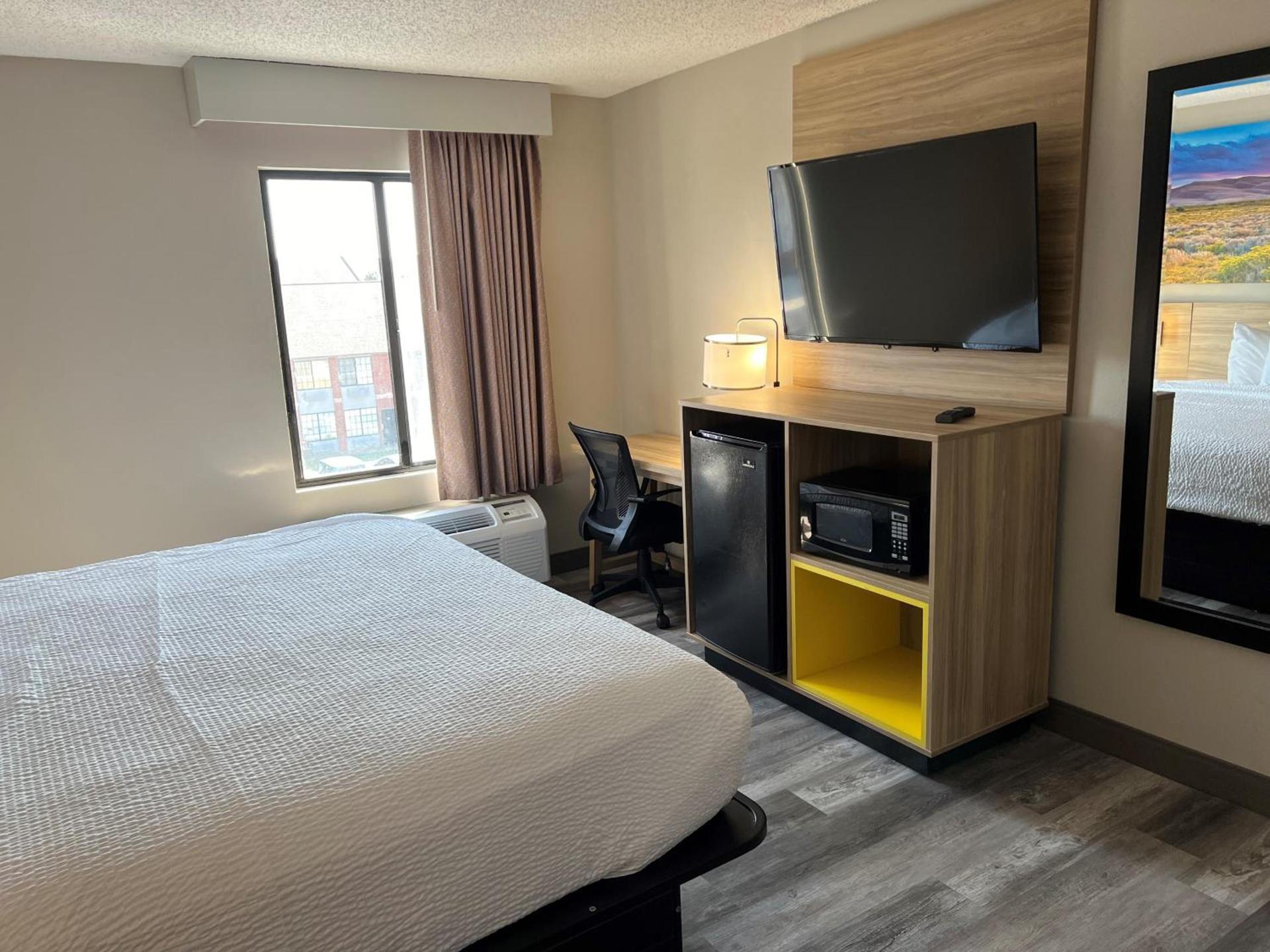 Days Inn by Wyndham Tulsa Central photo 31