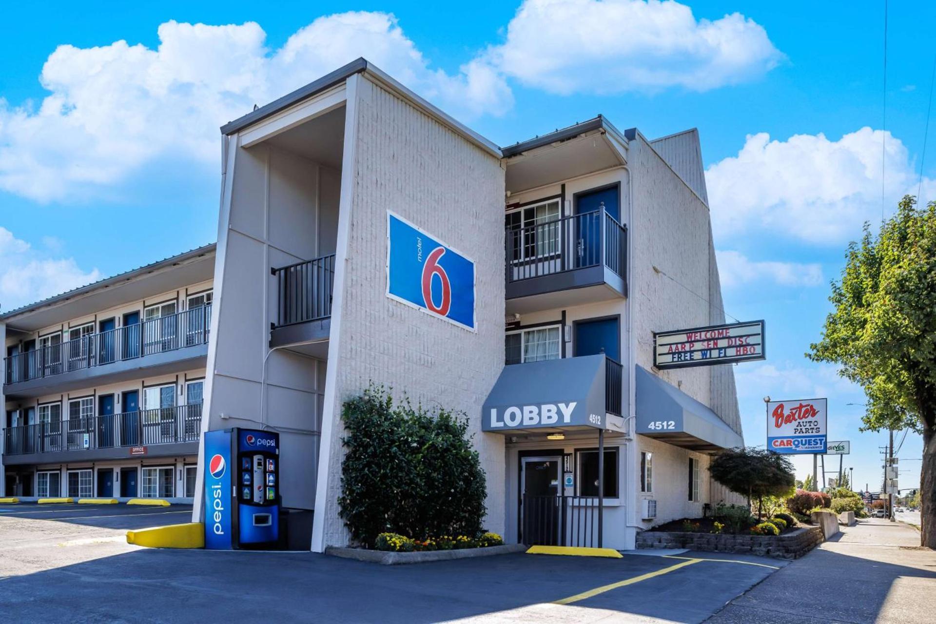Motel 6 Portland OR Southeast photo 2