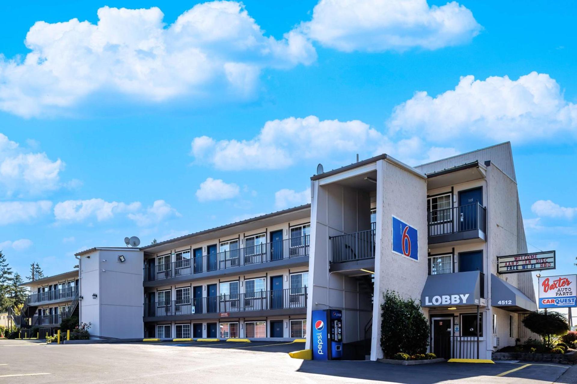 Motel 6 Portland OR Southeast photo 1