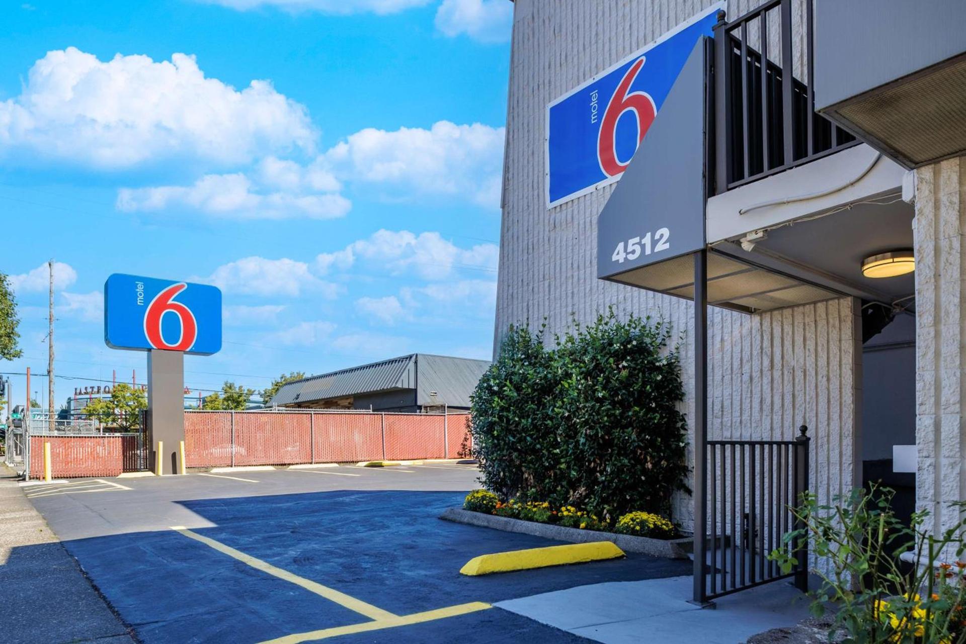 Motel 6 Portland OR Southeast photo 4