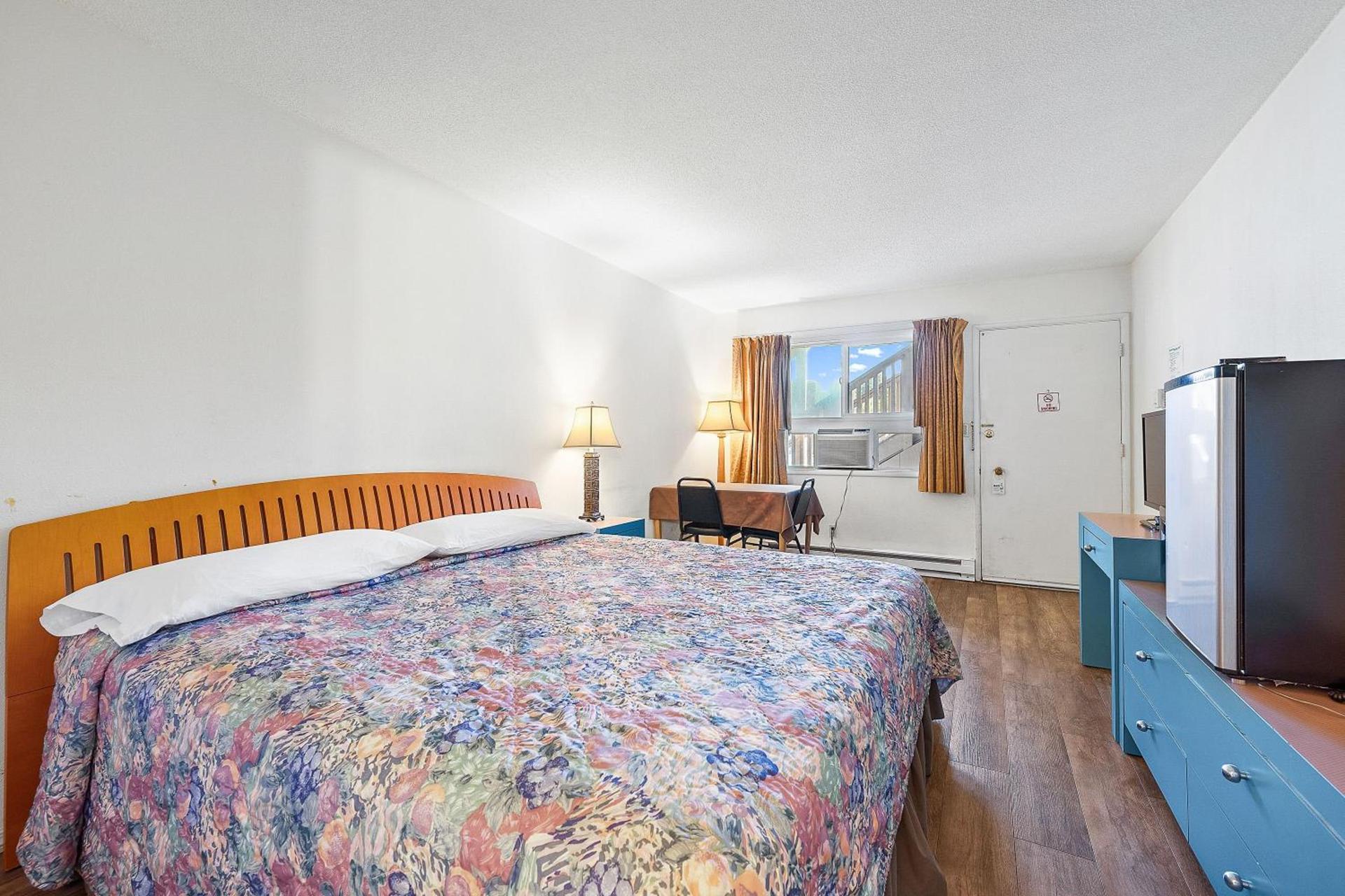 Shelton Inn photo 2