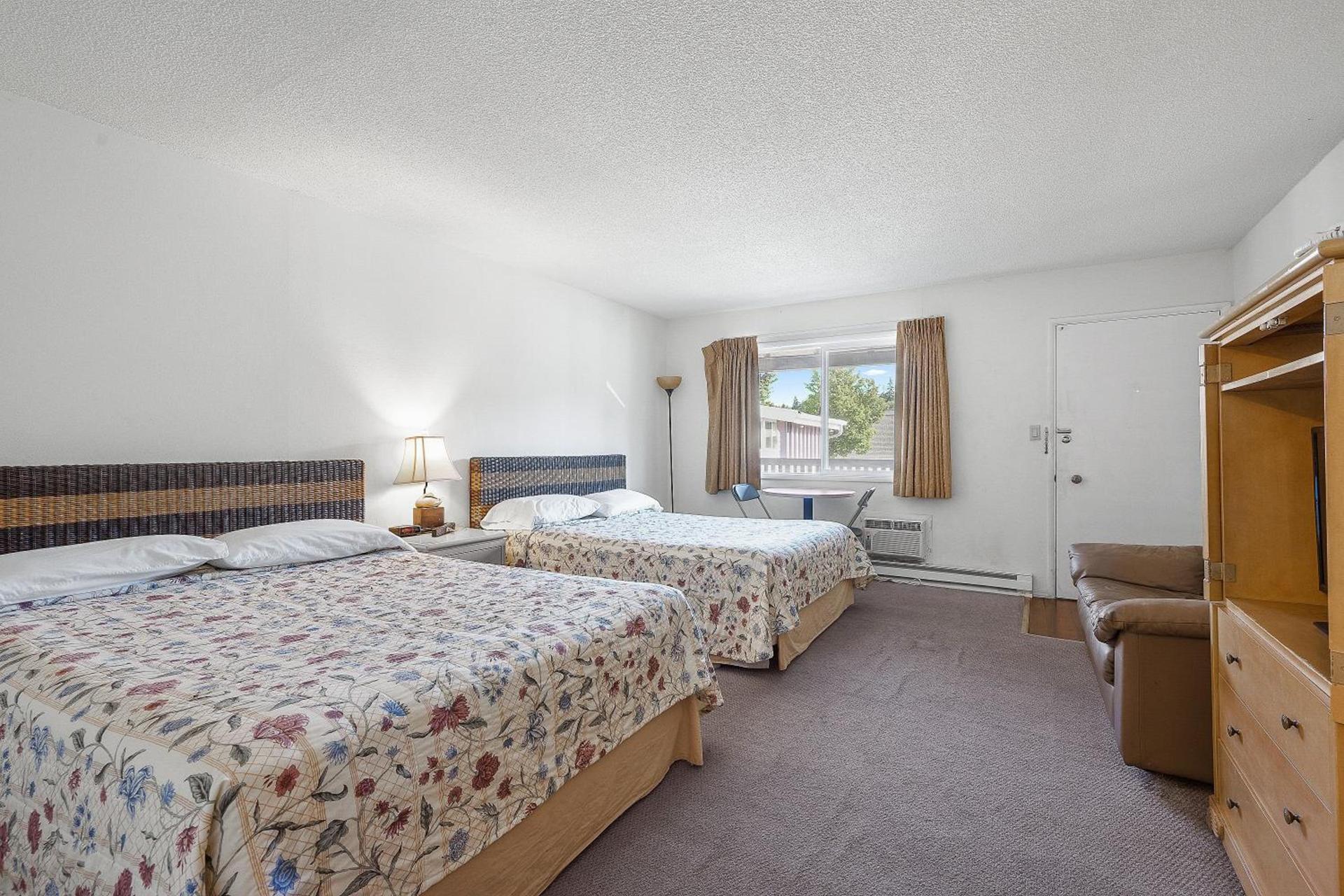 Shelton Inn photo 12