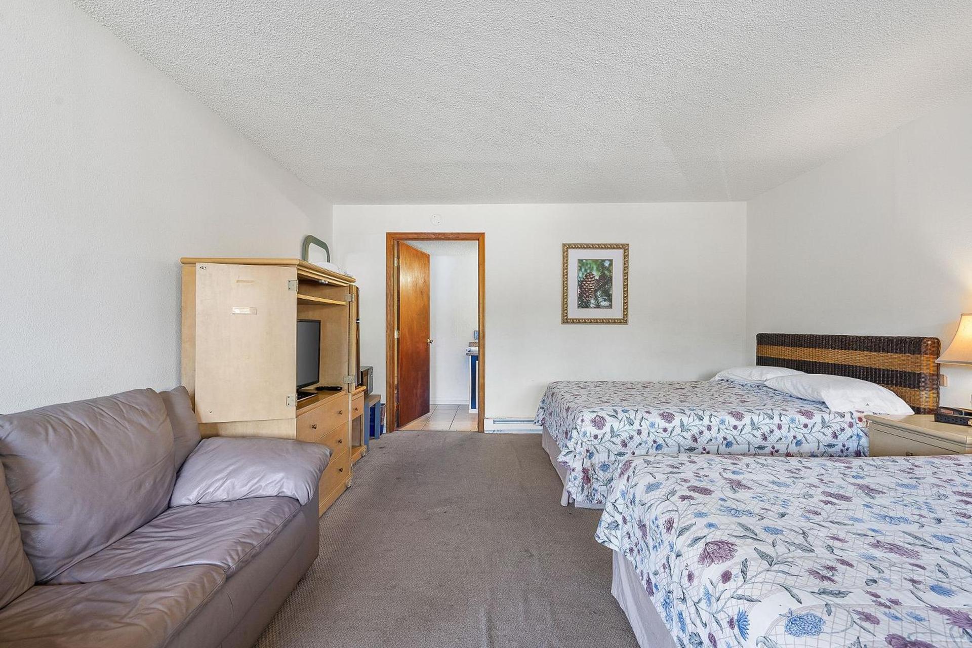 Shelton Inn photo 15