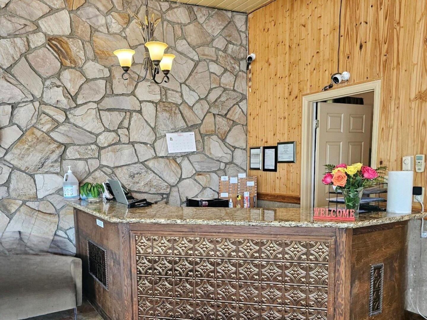 Shelton Inn photo 5
