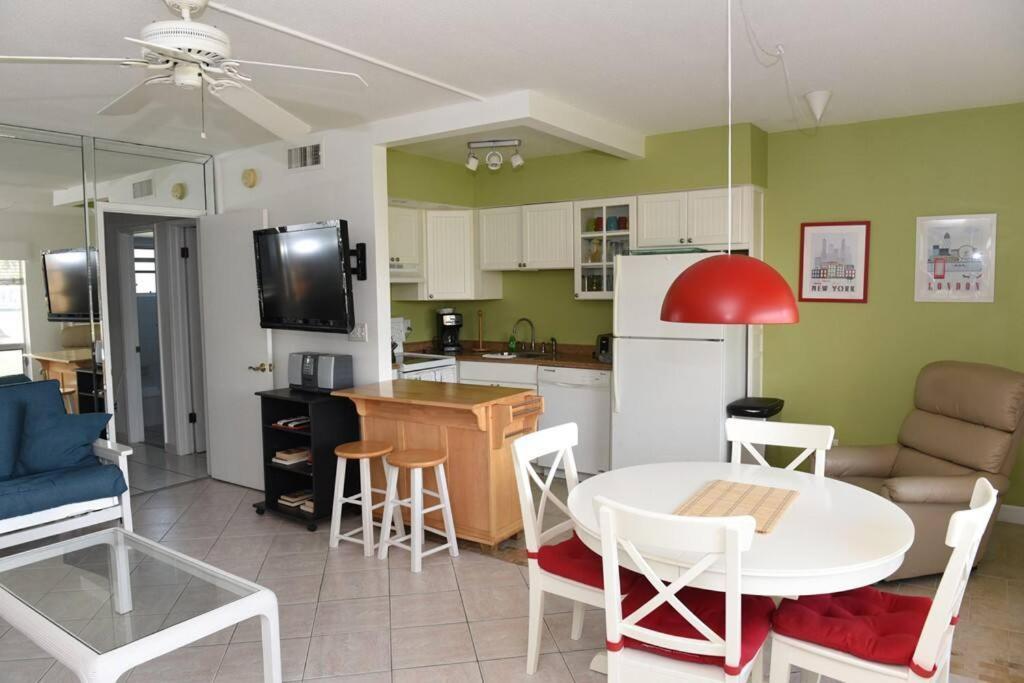 Aloha Apartments On the Intracoastal-Walk to the Beach photo 59
