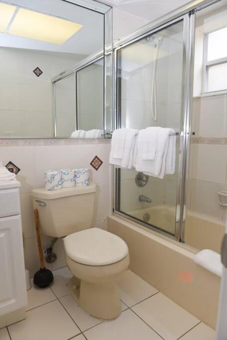 Aloha Apartments On the Intracoastal-Walk to the Beach photo 46
