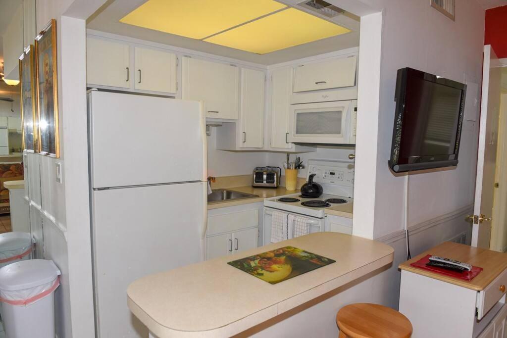 Aloha Apartments On the Intracoastal-Walk to the Beach photo 45