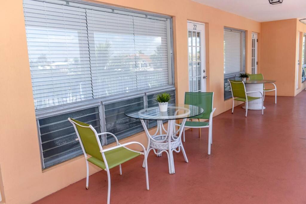 Aloha Apartments On the Intracoastal-Walk to the Beach photo 3