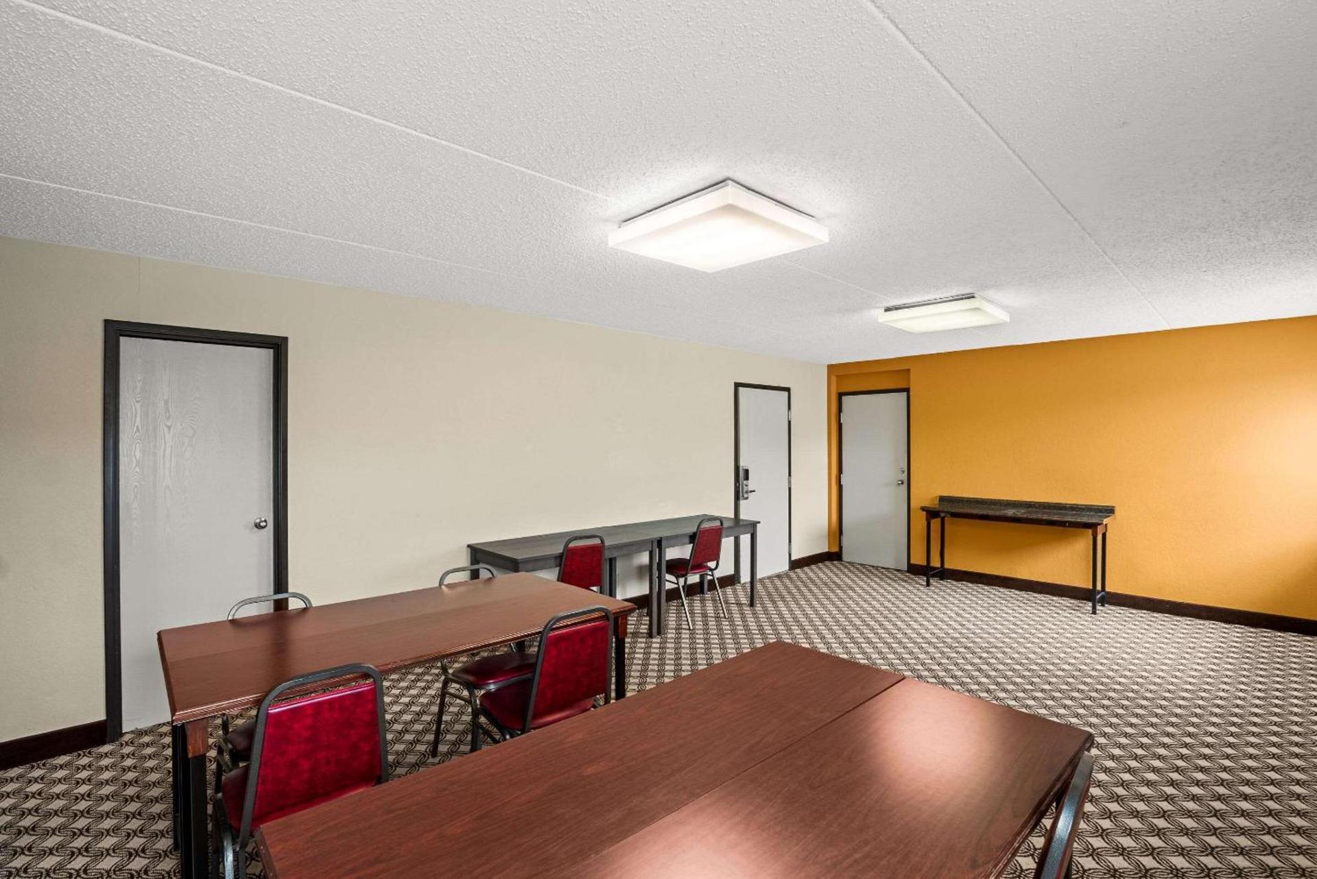 Suburban Studios Columbia Northwest photo 32