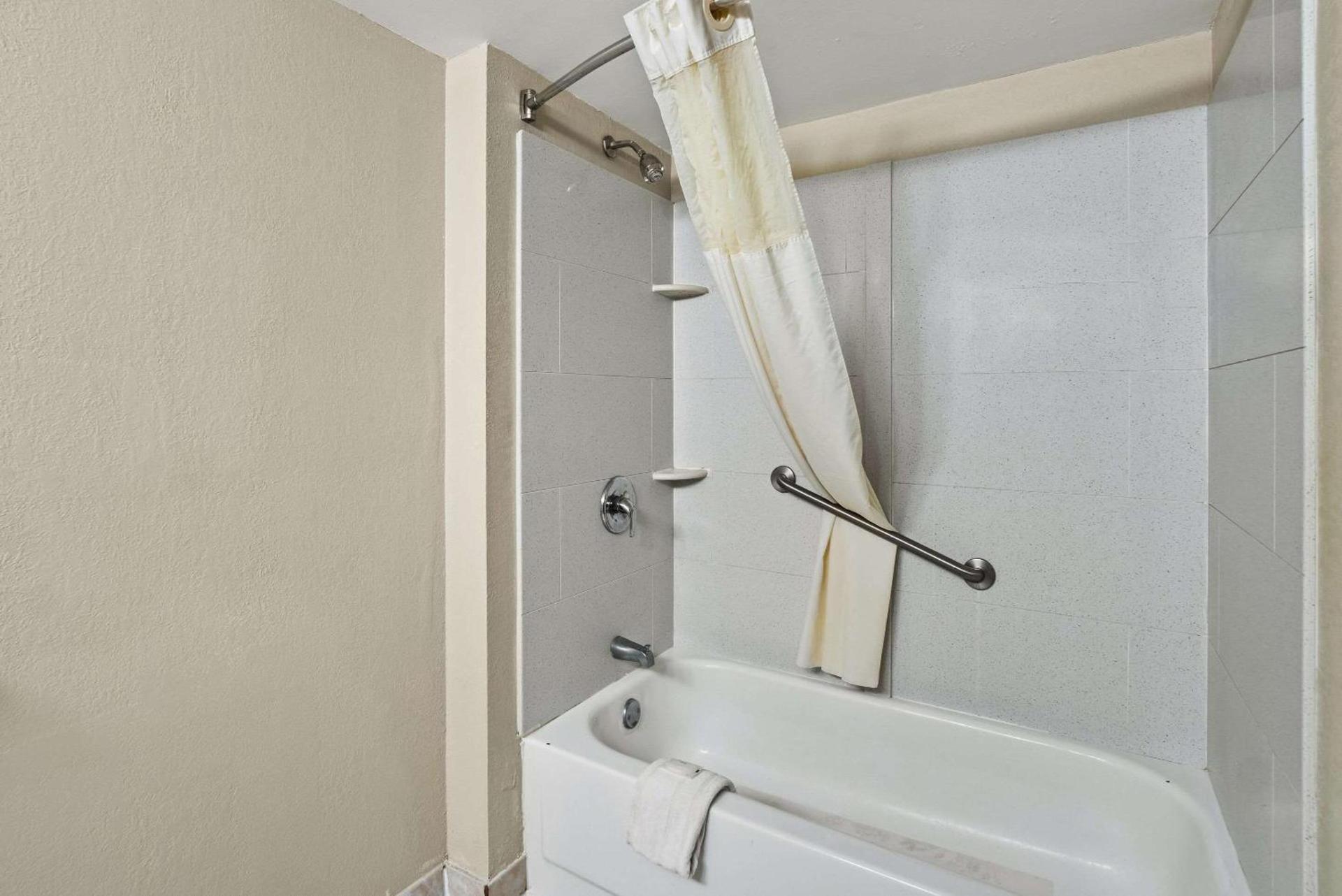 Suburban Studios Columbia Northwest photo 23