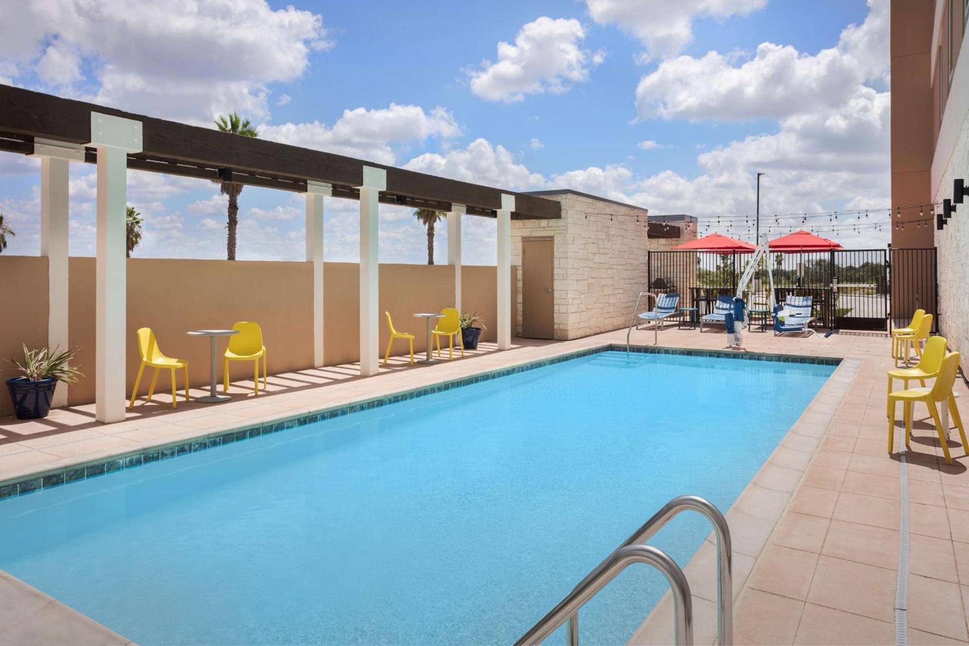 Home2 Suites By Hilton Laredo North photo 8