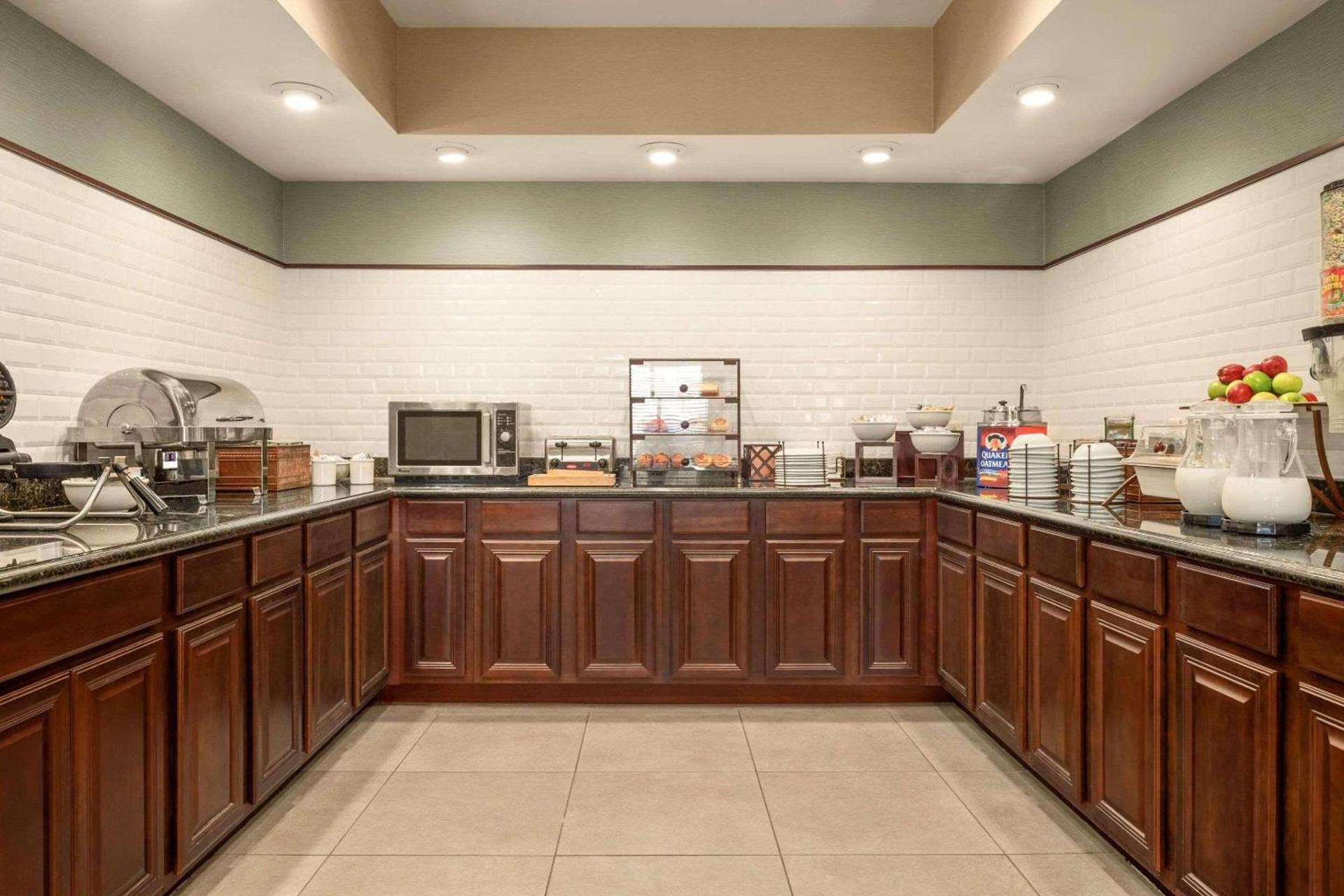 Country Inn & Suites by Radisson, Lima photo 11