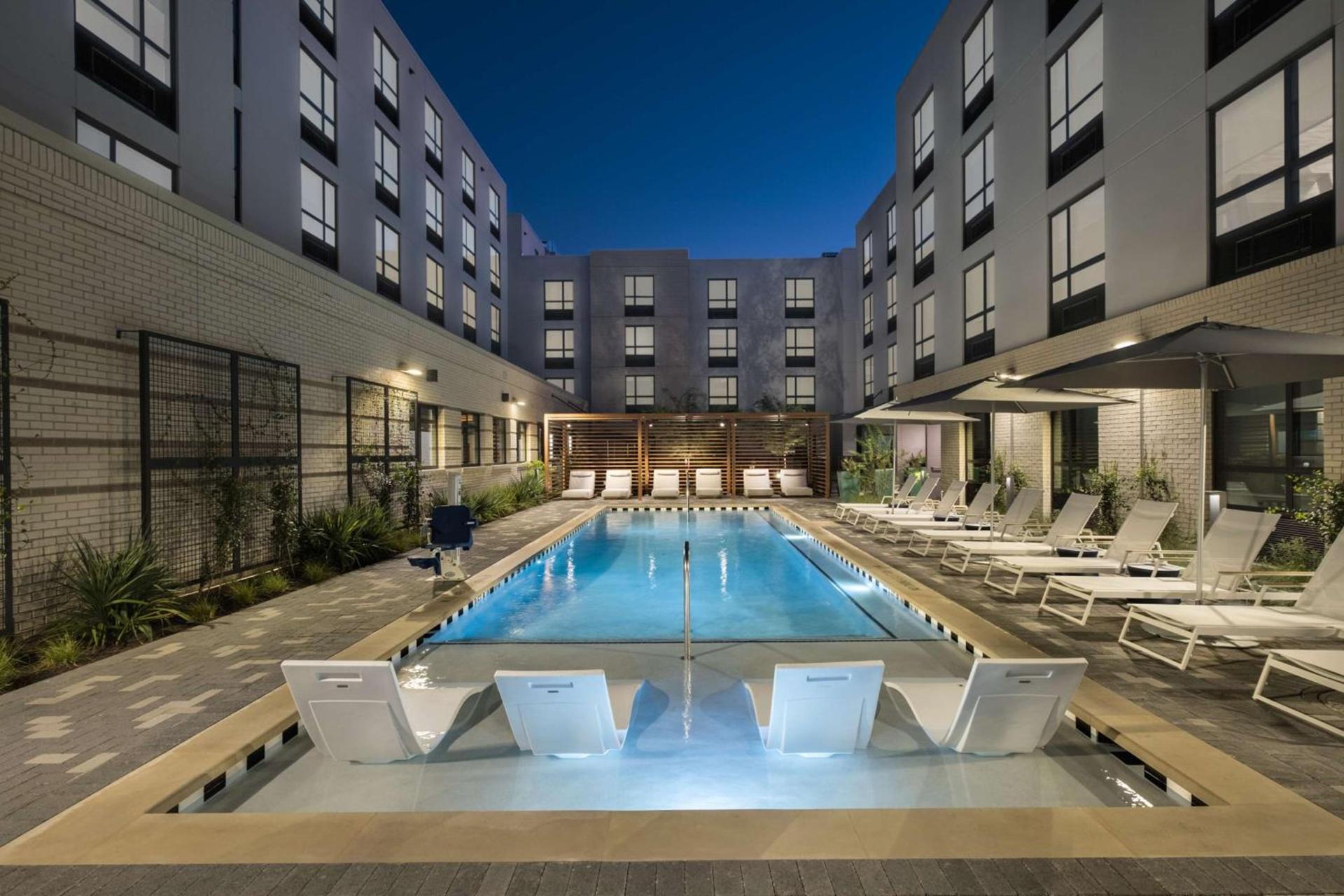 Hampton Inn by Hilton Austin Downtown East Side photo 2