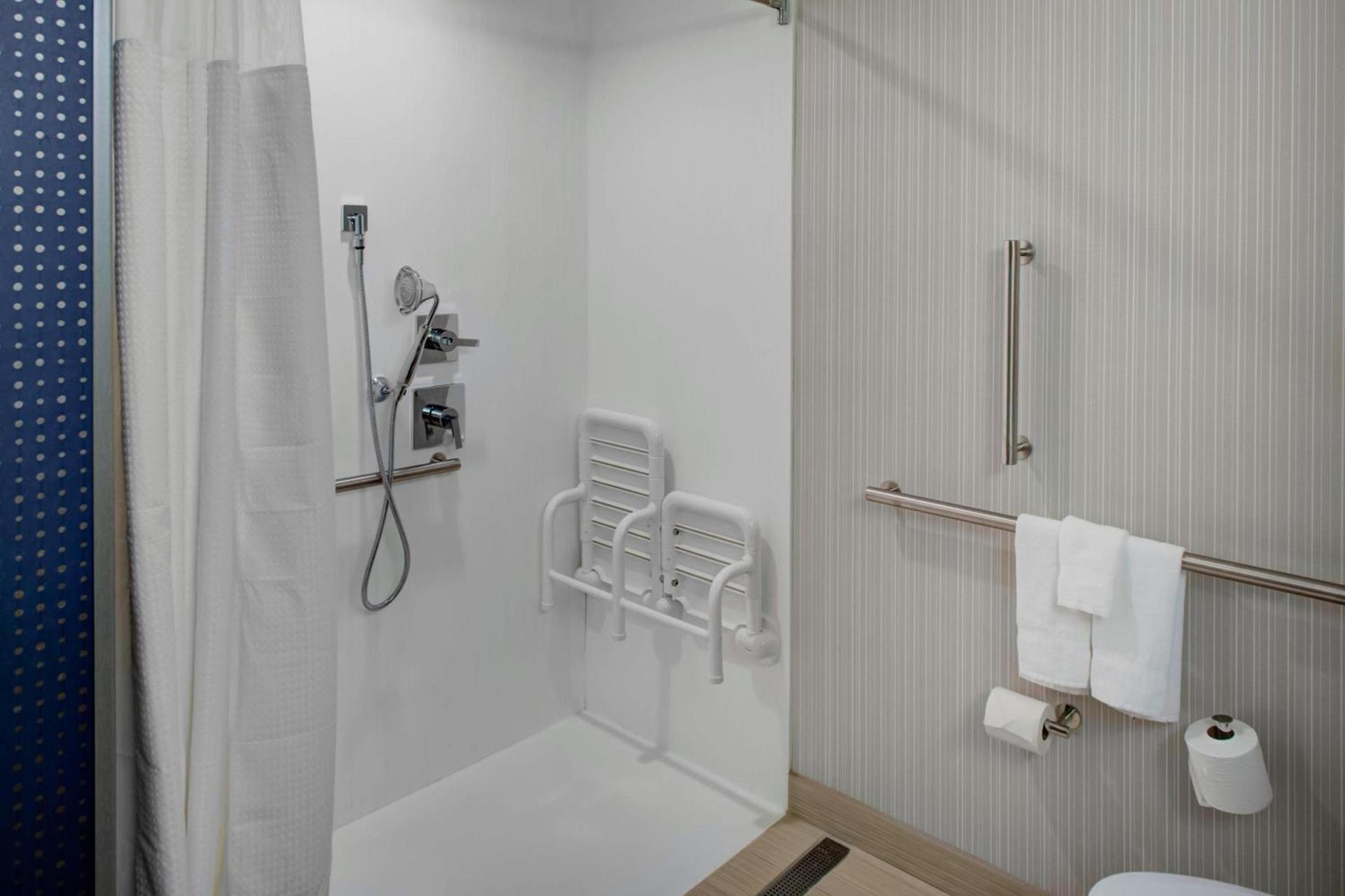 Courtyard by Marriott Atlanta Kennesaw photo 12