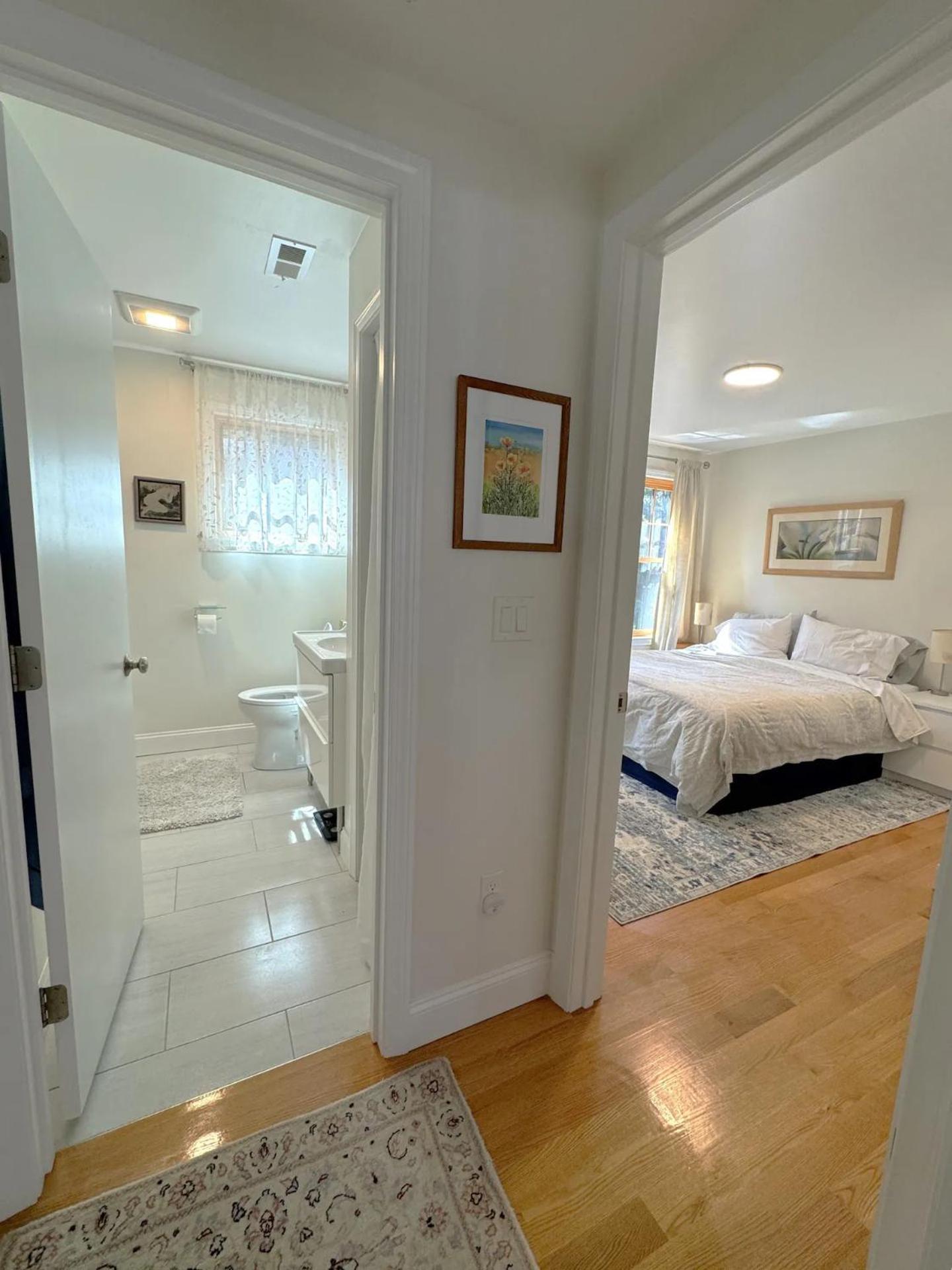 Elegant Cambridge Room, Short Walk to Harvard photo 11
