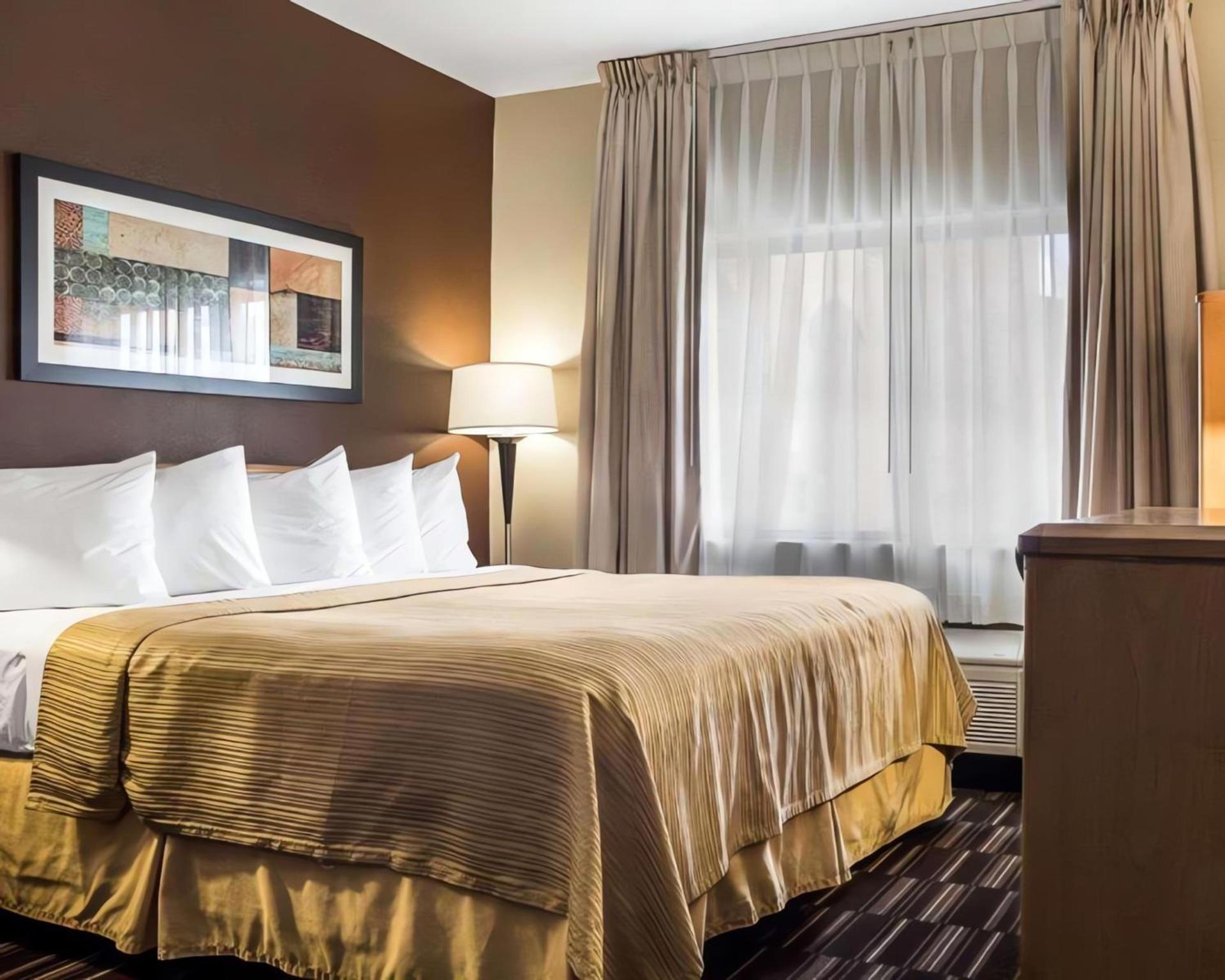 Quality Suites Near West Acres photo 6