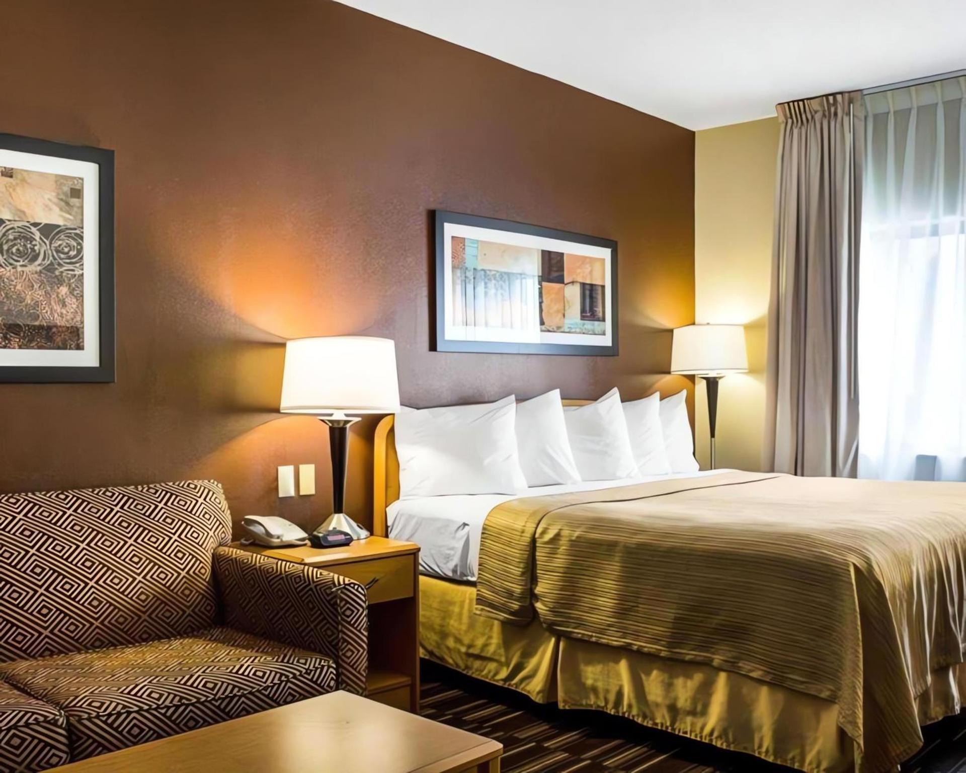 Quality Suites Near West Acres photo 7