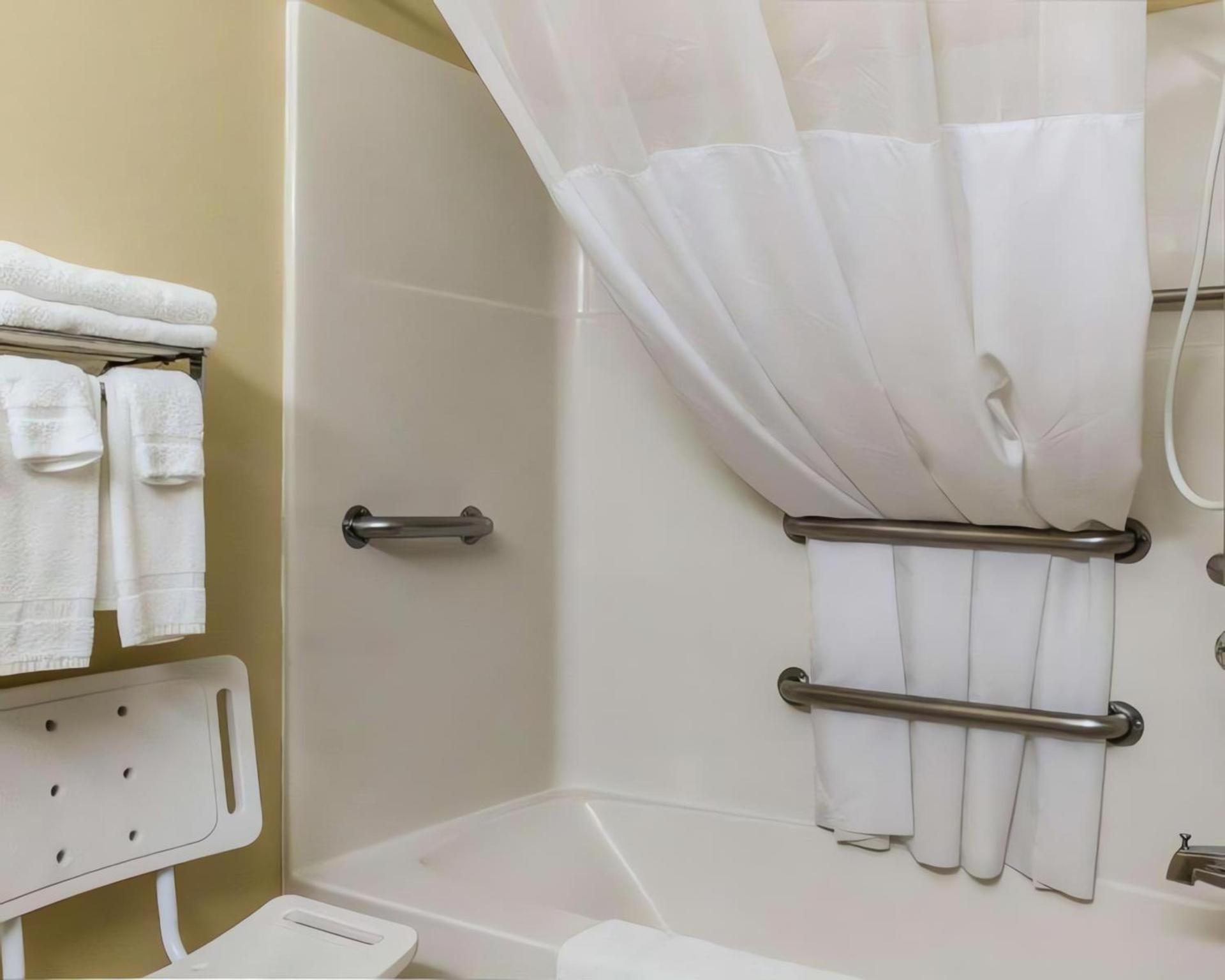 Quality Suites Near West Acres photo 8