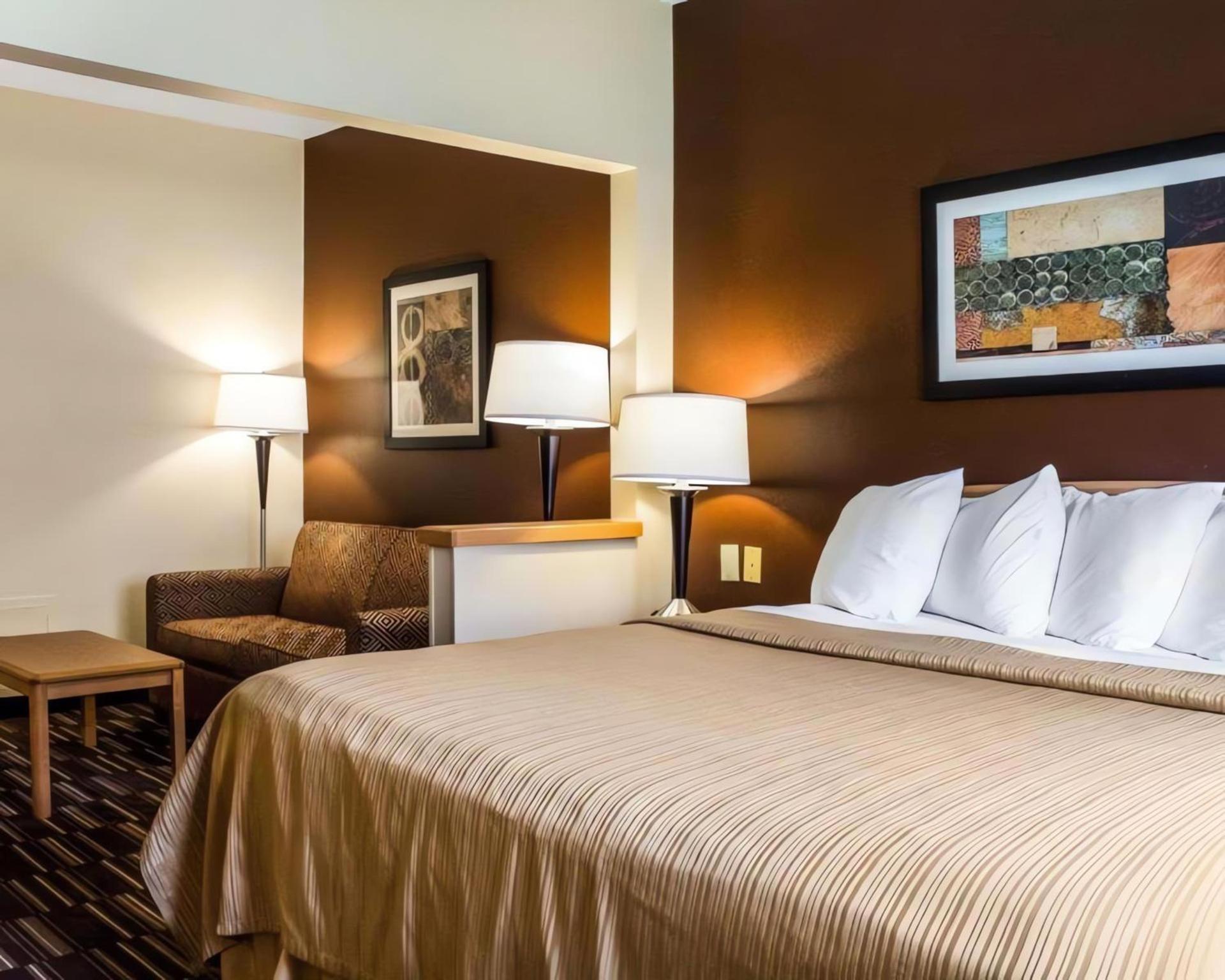 Quality Suites Near West Acres photo 10
