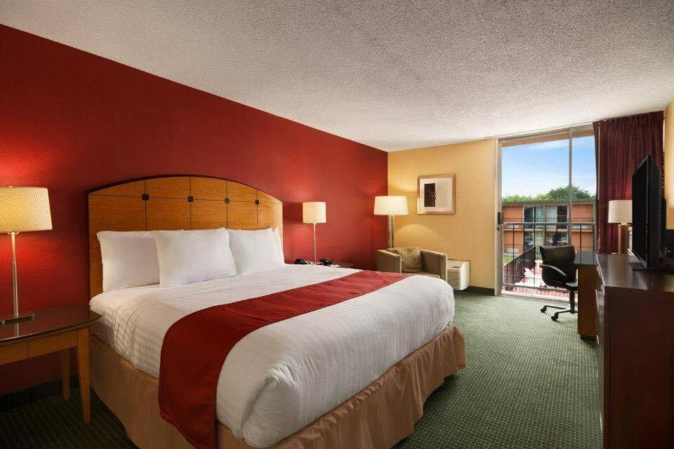 Baymont by Wyndham Salem Roanoke Area photo 23