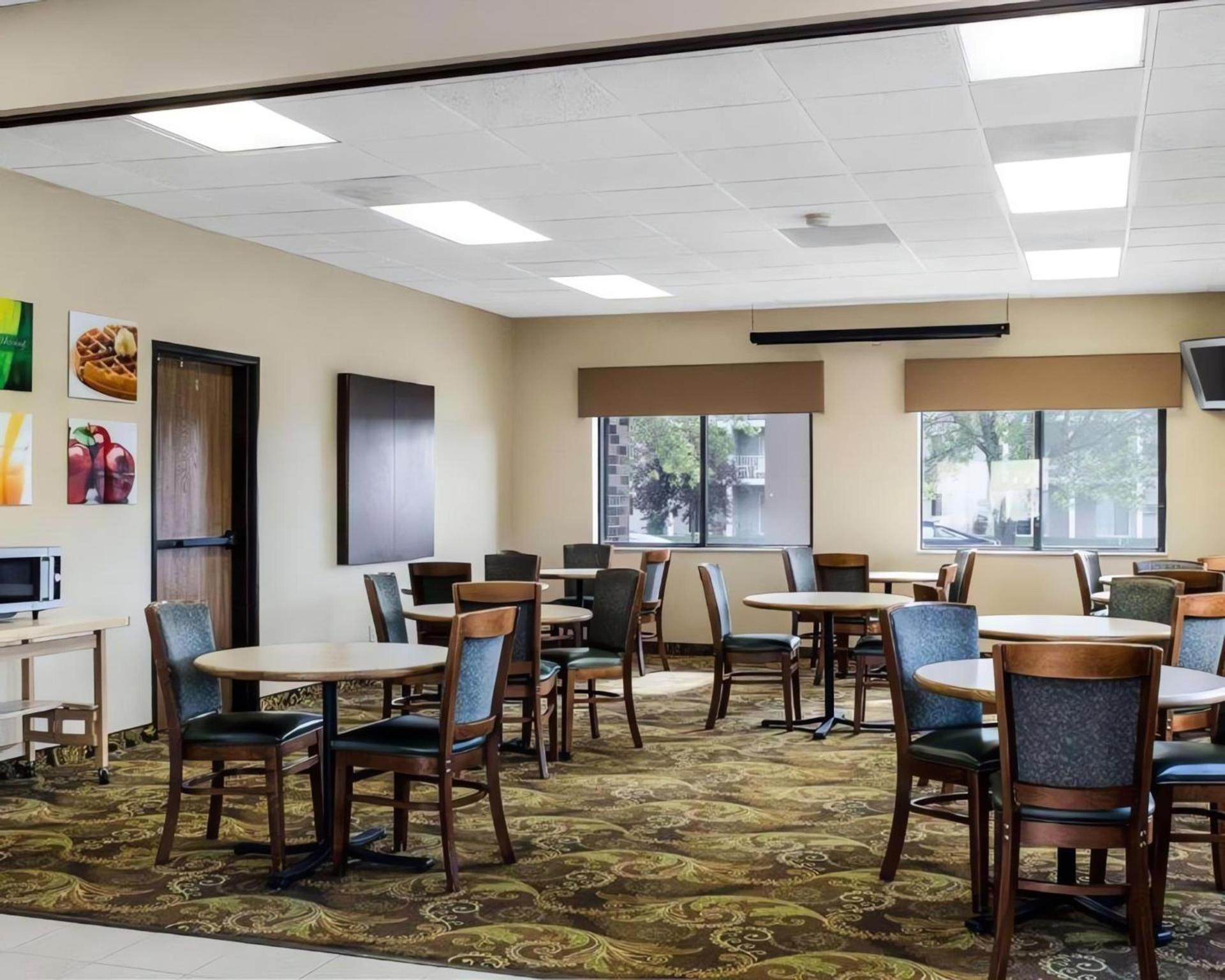Quality Suites Near West Acres photo 15