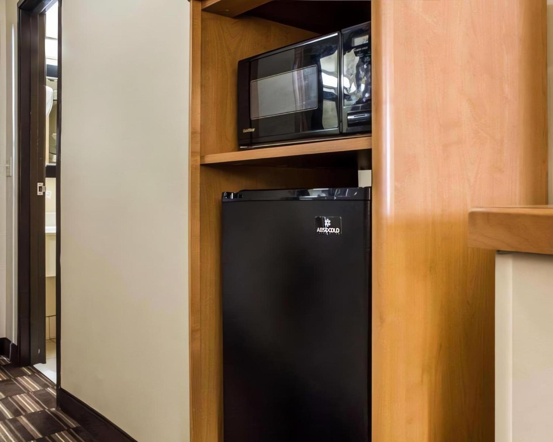 Quality Suites Near West Acres photo 17