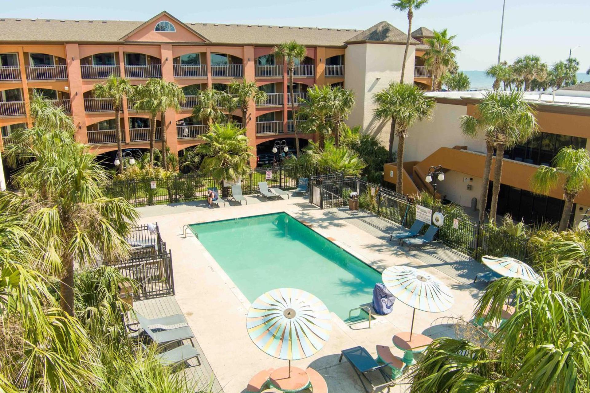 Beachfront Palms Resort Galveston, an Ascend Collection Hotel photo 2