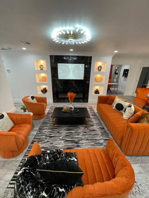 New Modern 5 mins frm Airport photo 32