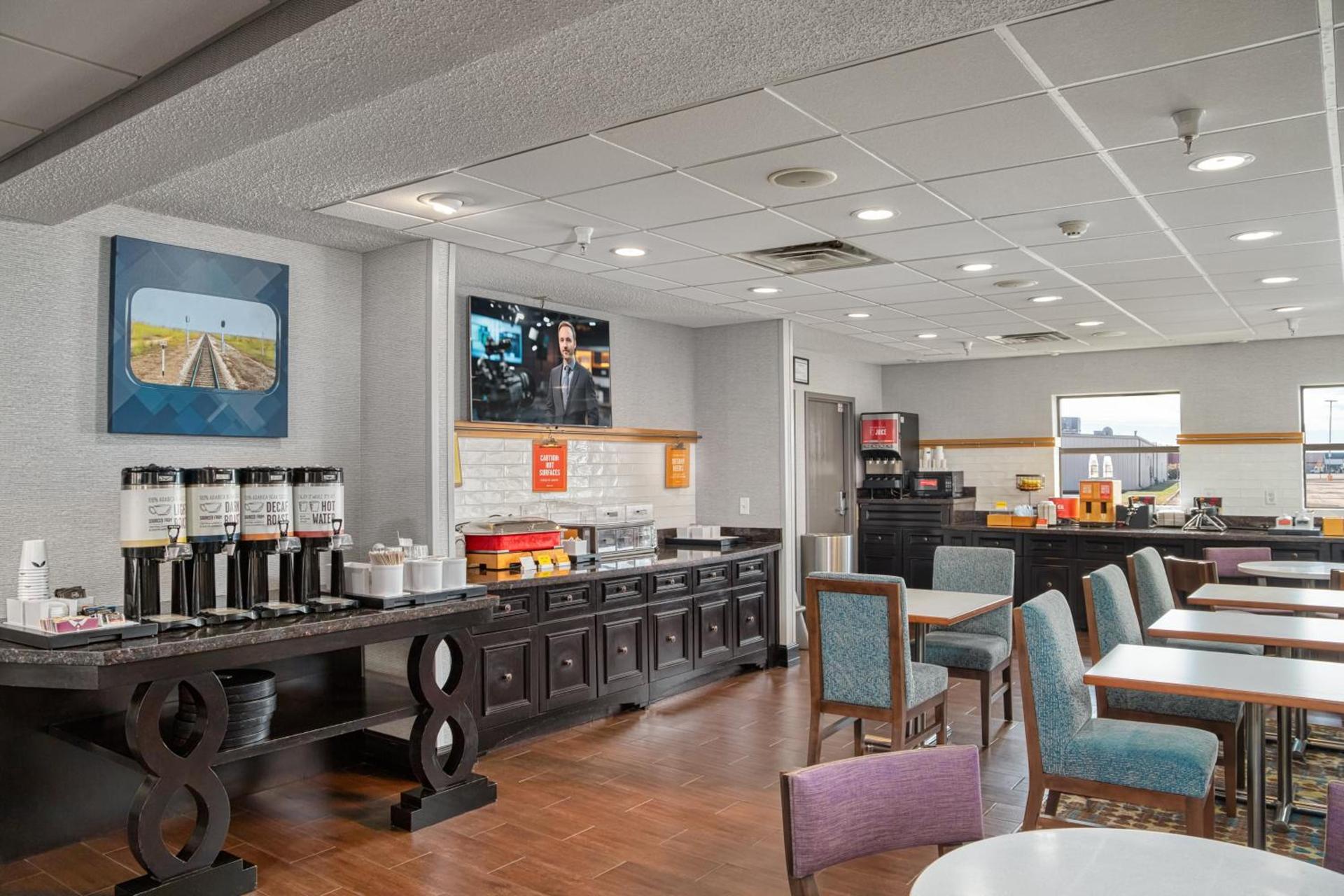 Hampton Inn Elkhart photo 40