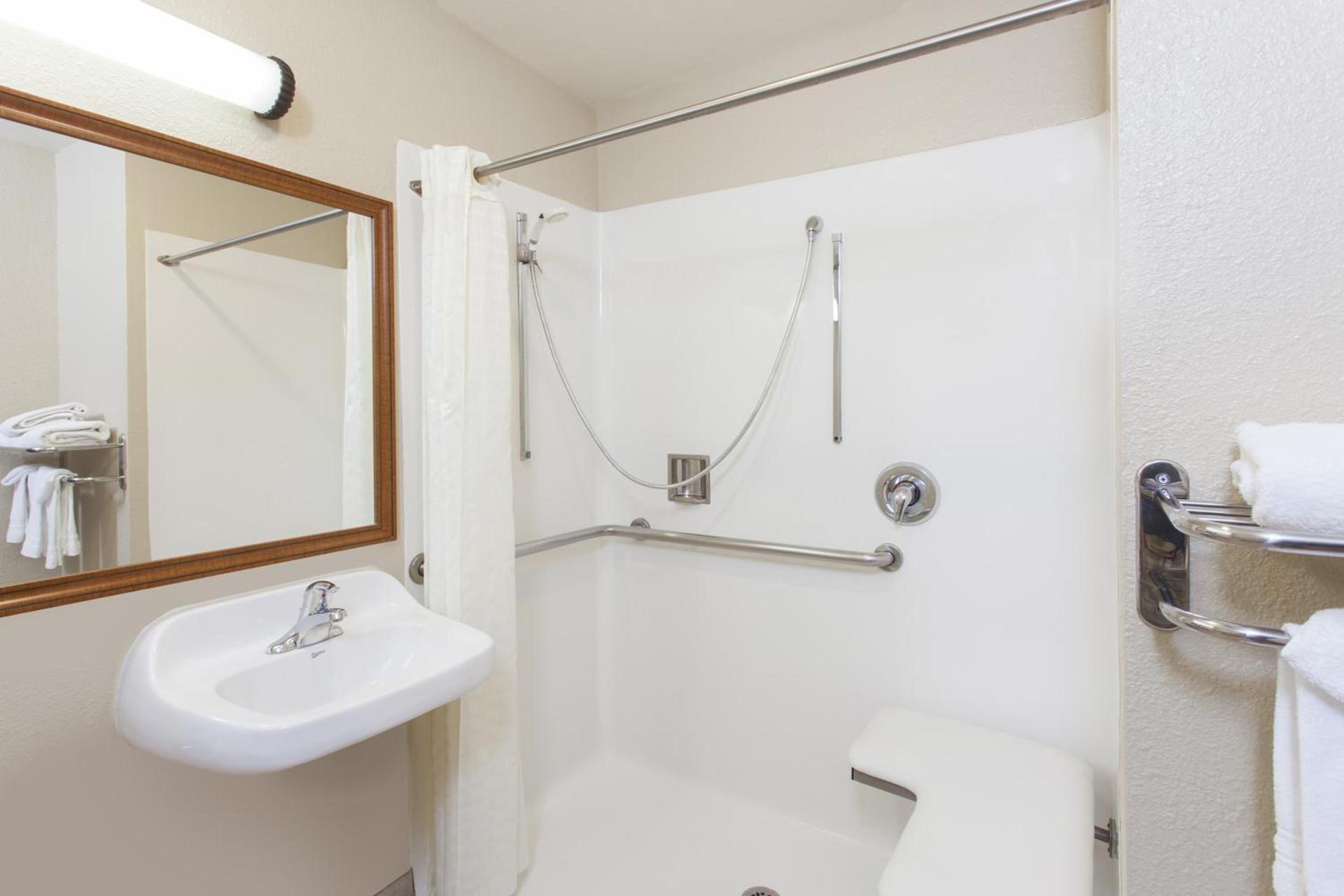 Days Inn by Wyndham Carlsbad photo 23