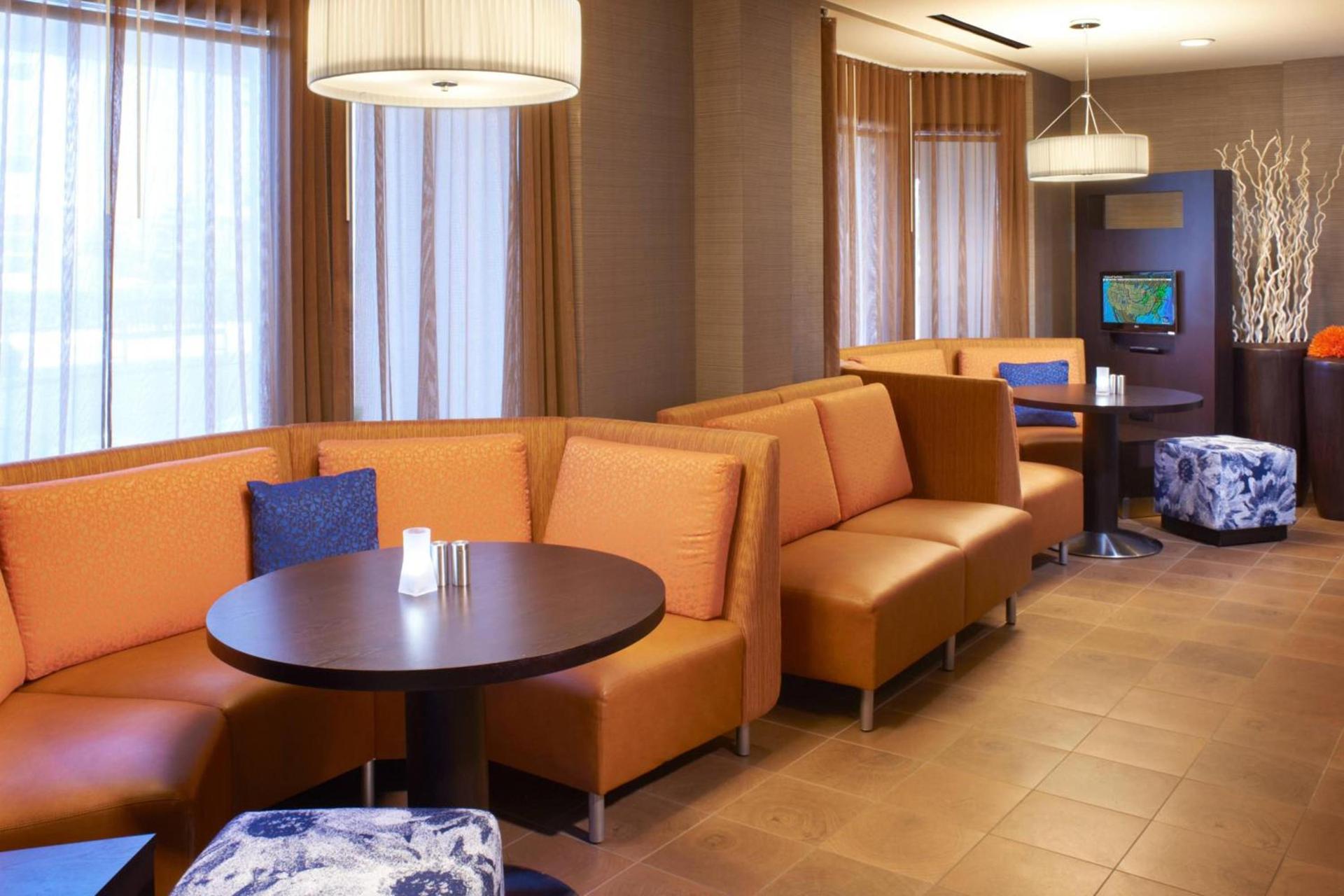 Courtyard Toledo Rossford/Perrysburg photo 16