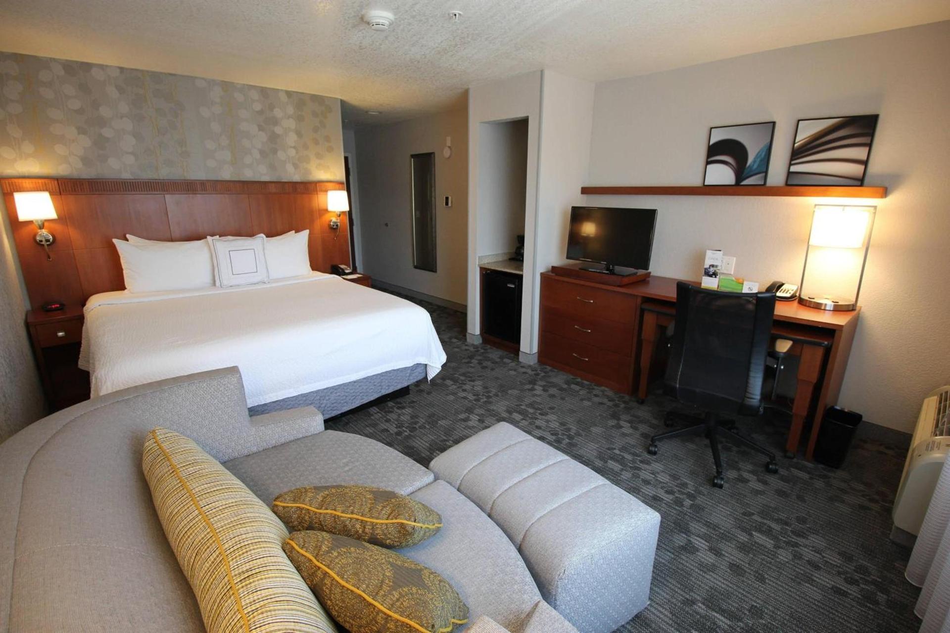 Courtyard by Marriott Merced photo 12