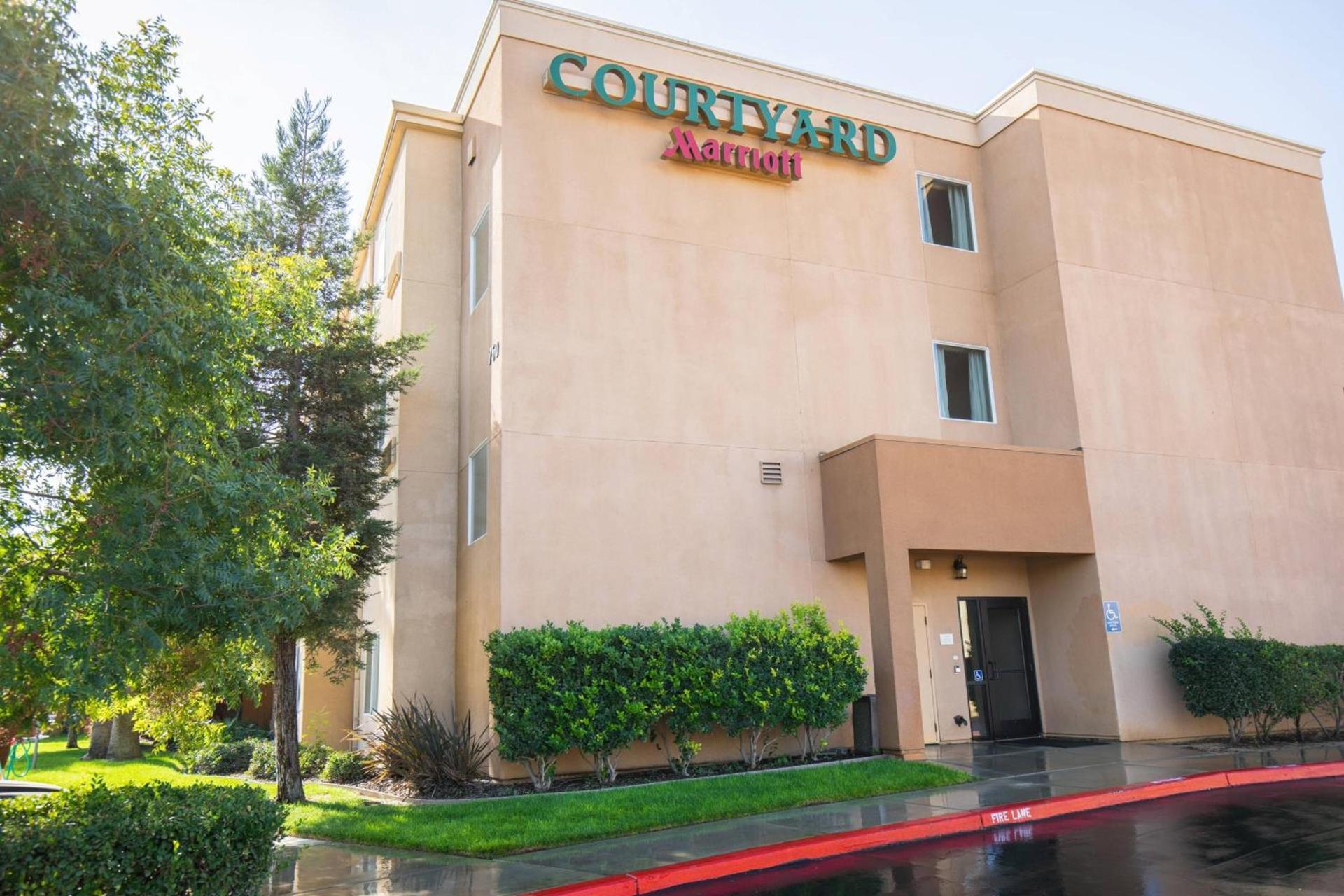 Courtyard by Marriott Merced photo 2