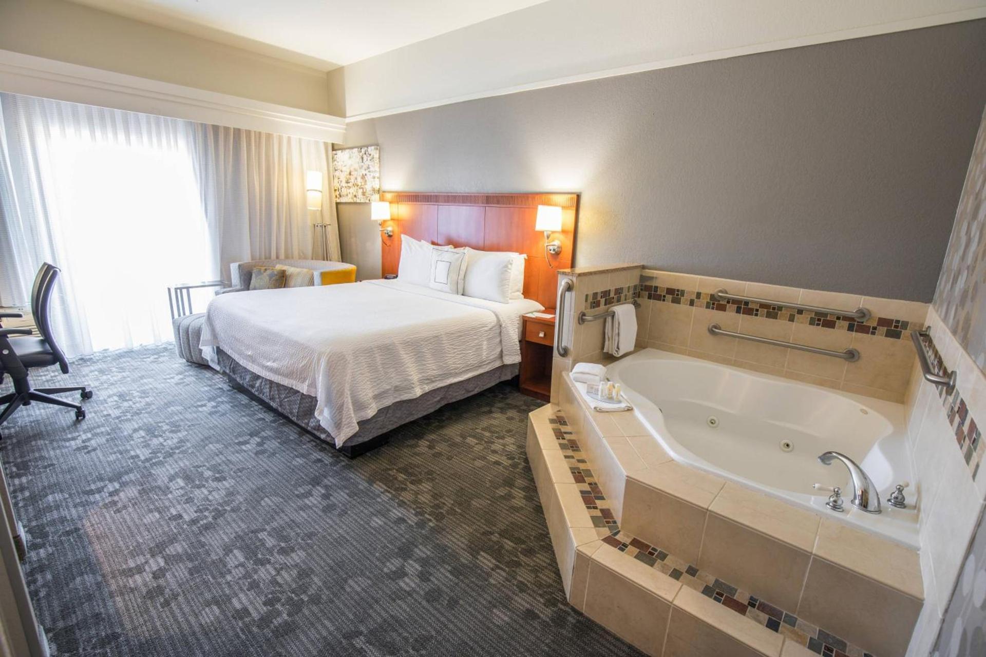 Courtyard by Marriott Merced photo 10