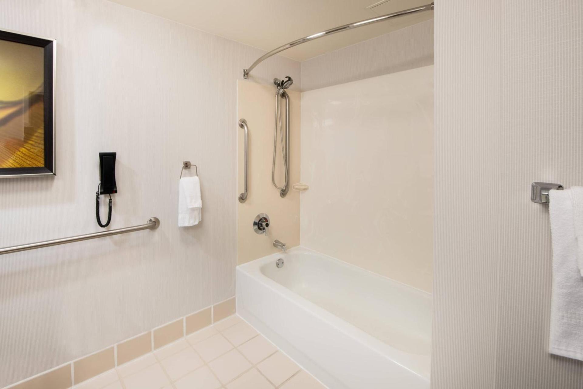Courtyard by Marriott Oakland Airport photo 32