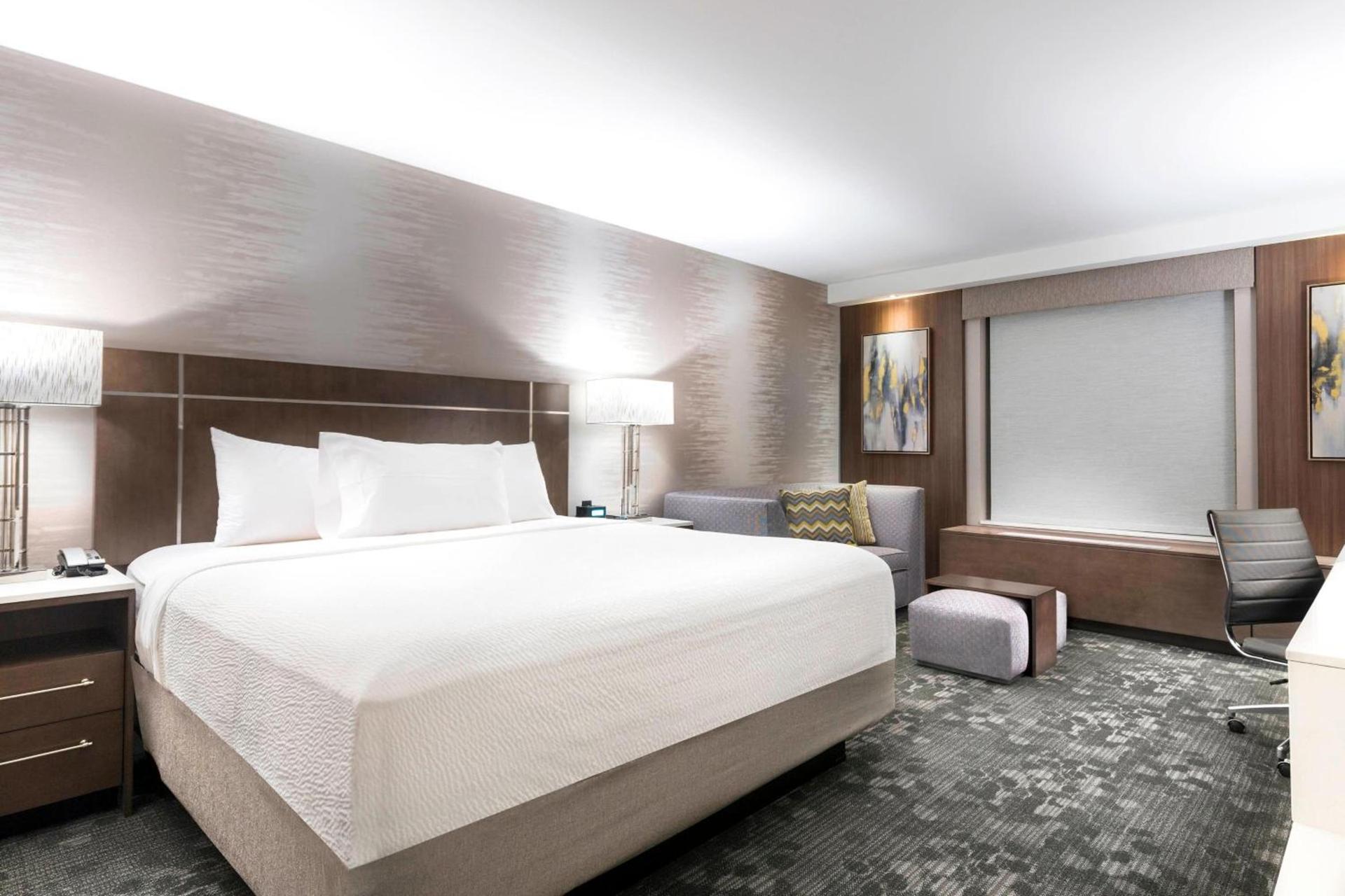 Courtyard by Marriott Edgewater NYC Area photo 12