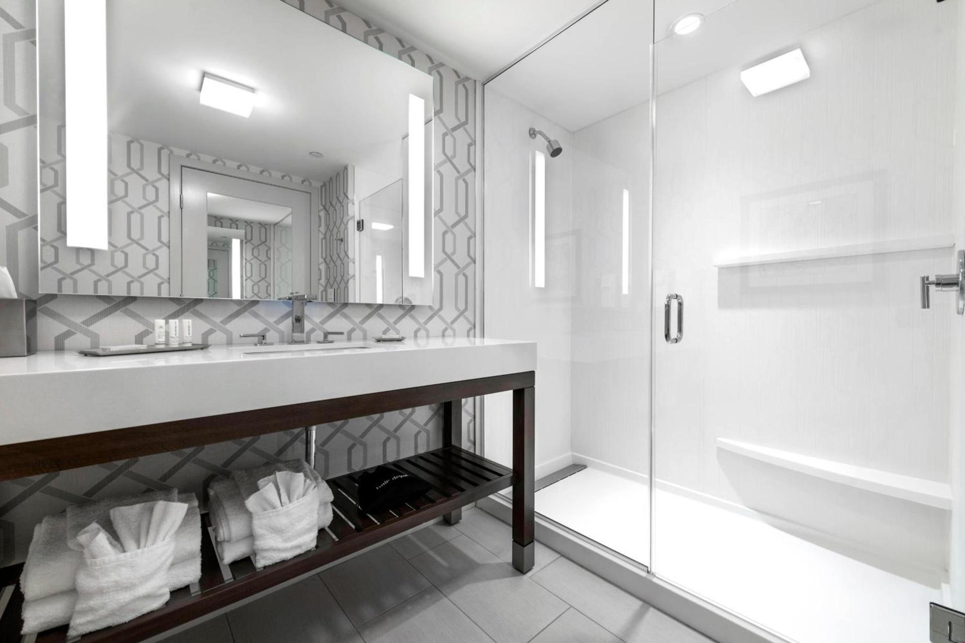 Courtyard by Marriott Edgewater NYC Area photo 17