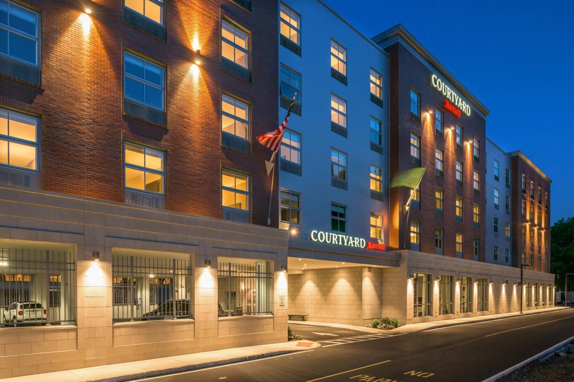 Courtyard by Marriott Edgewater NYC Area photo 4