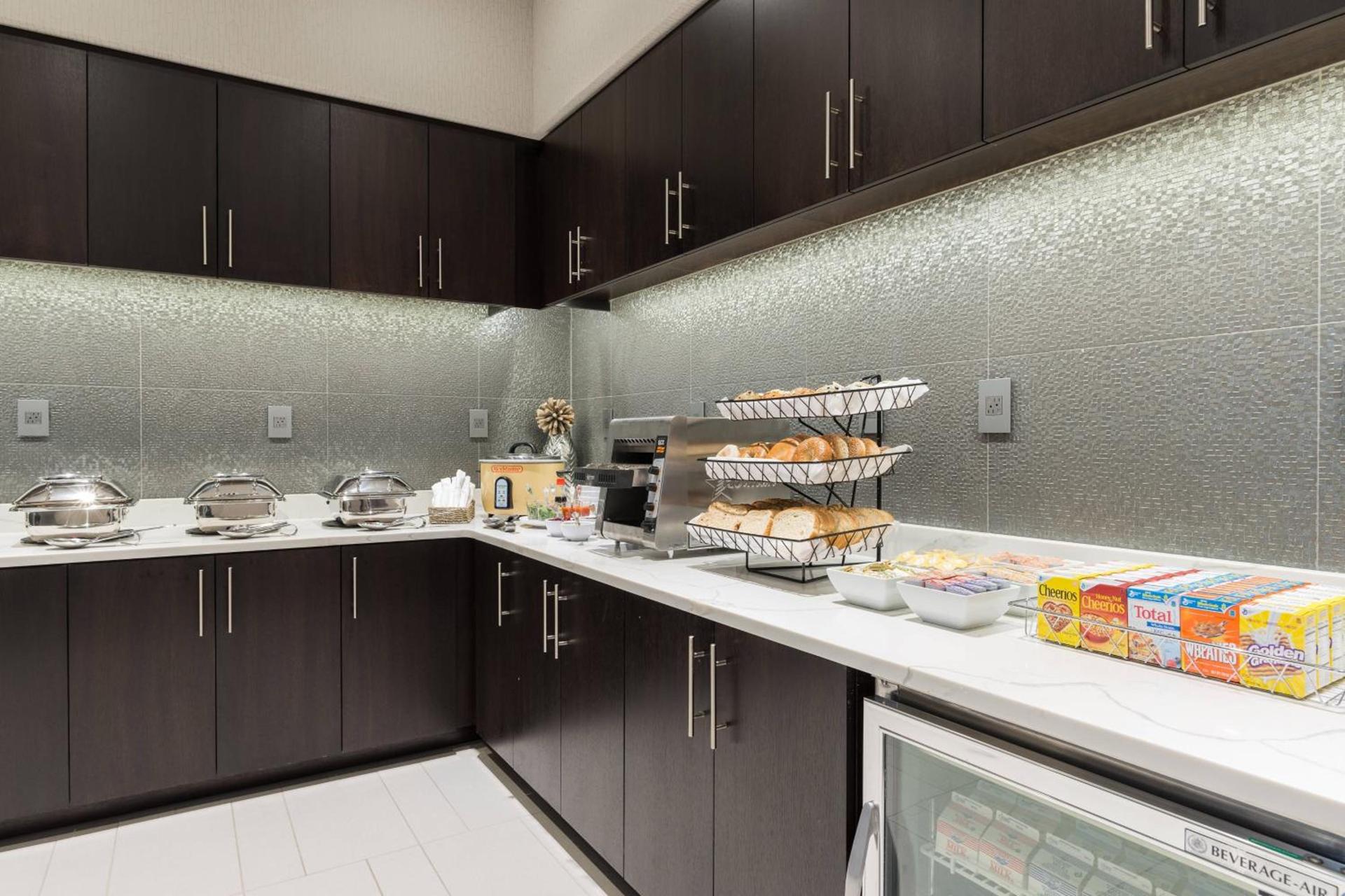 Courtyard by Marriott Edgewater NYC Area photo 29