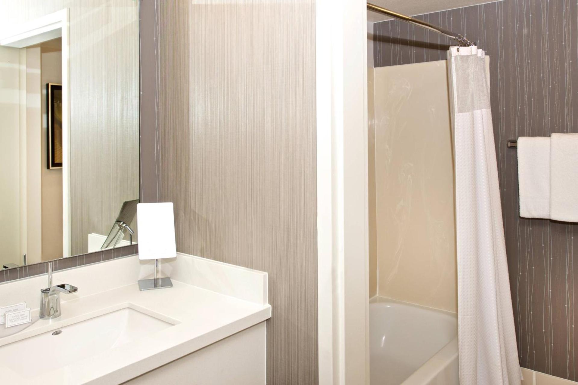 Courtyard by Marriott Oakland Airport photo 30
