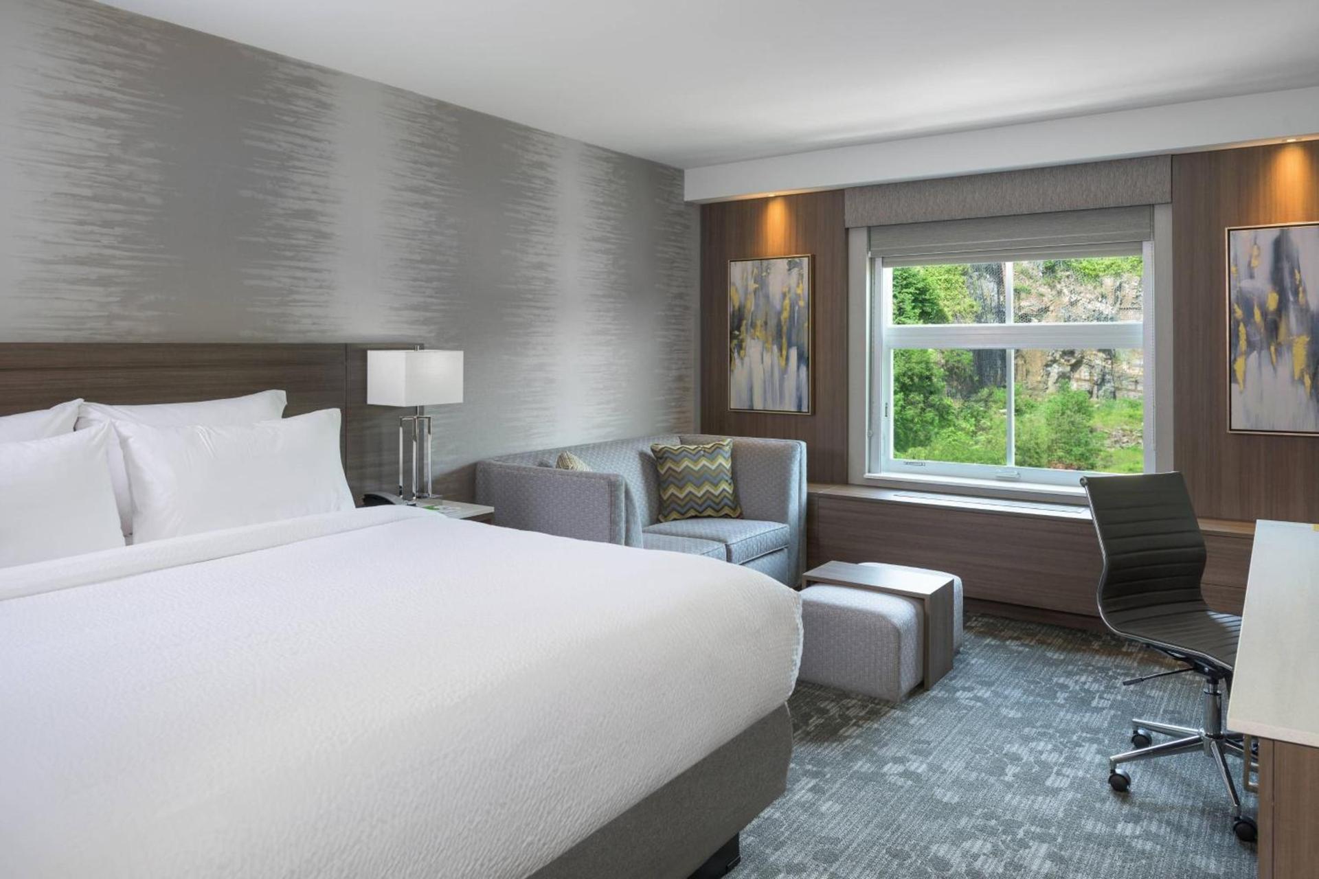 Courtyard by Marriott Edgewater NYC Area photo 10