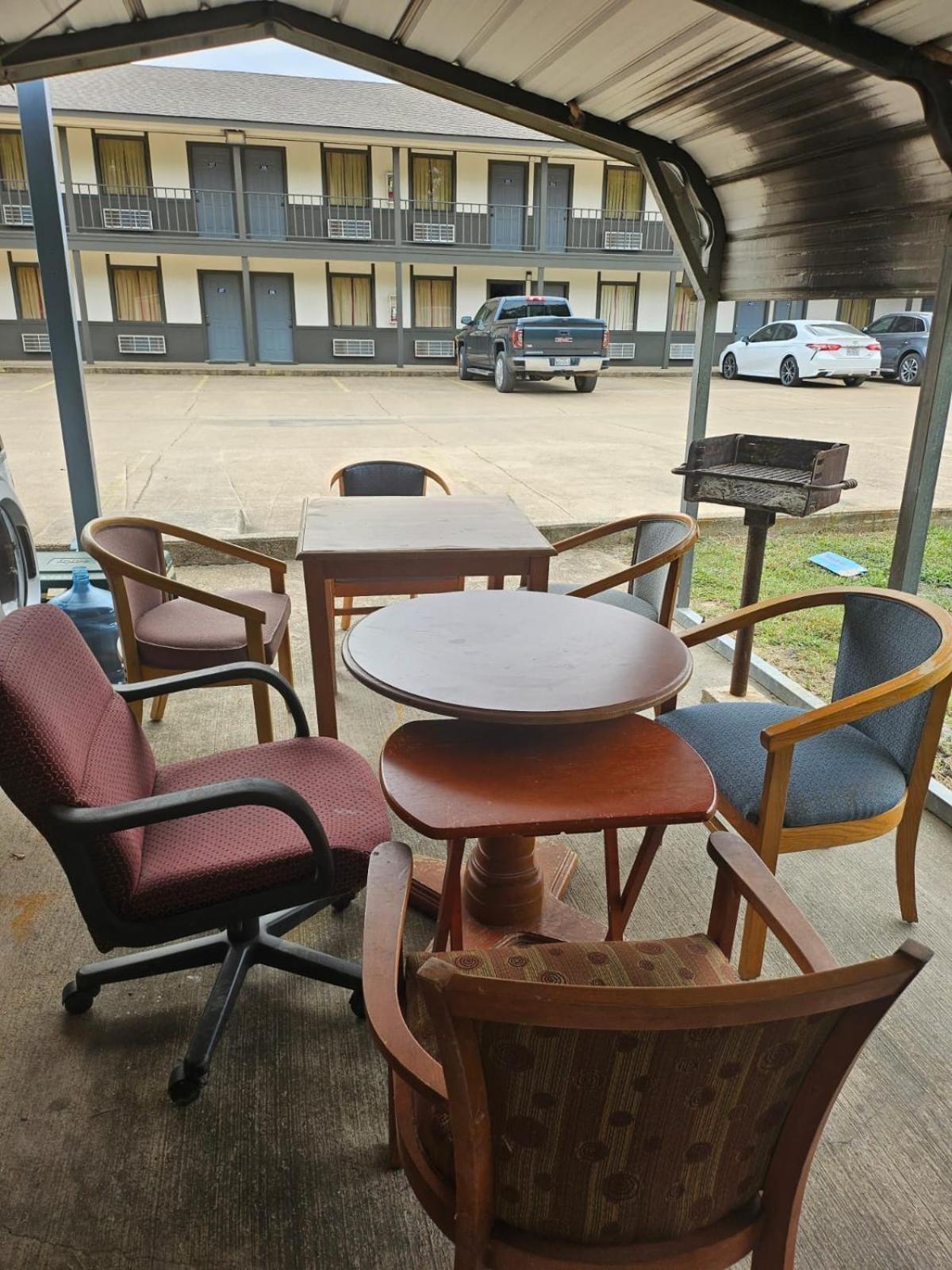 Regency Inn photo 3