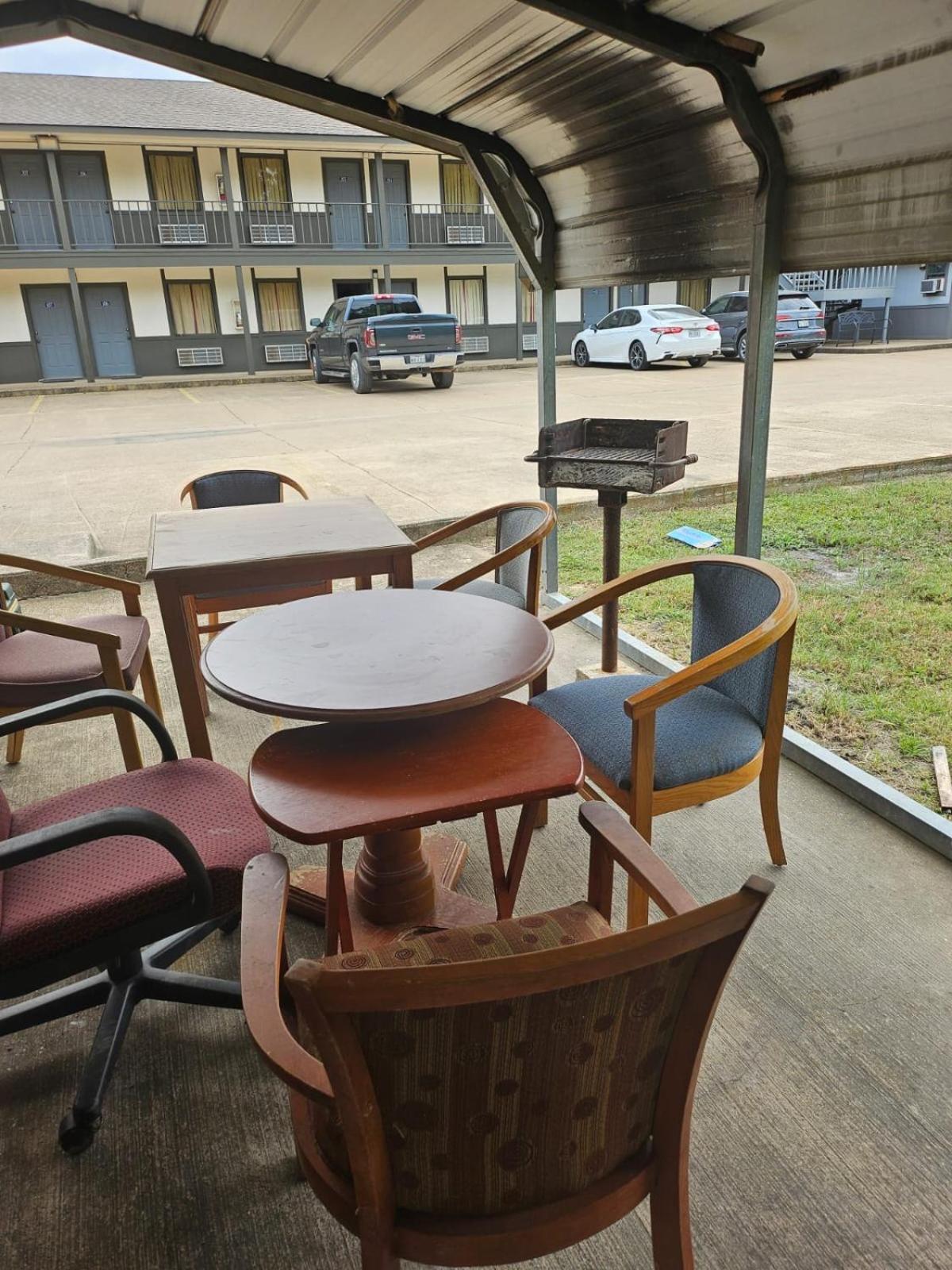 Regency Inn photo 5